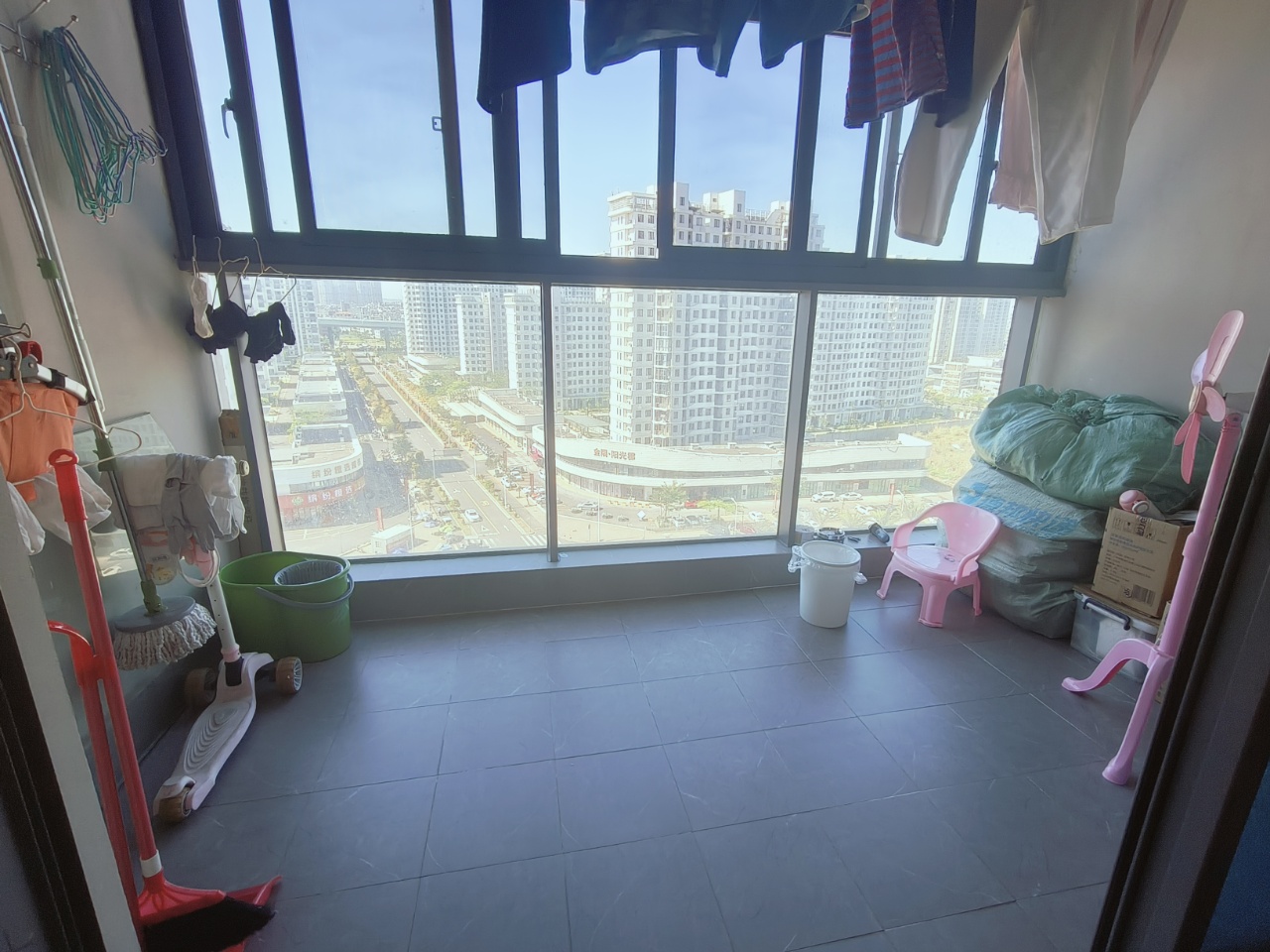 华侨城曦海岸1期 1室0厅0卫 159.9万 华侨城曦海岸1期 1室0厅0卫 159.9万客厅