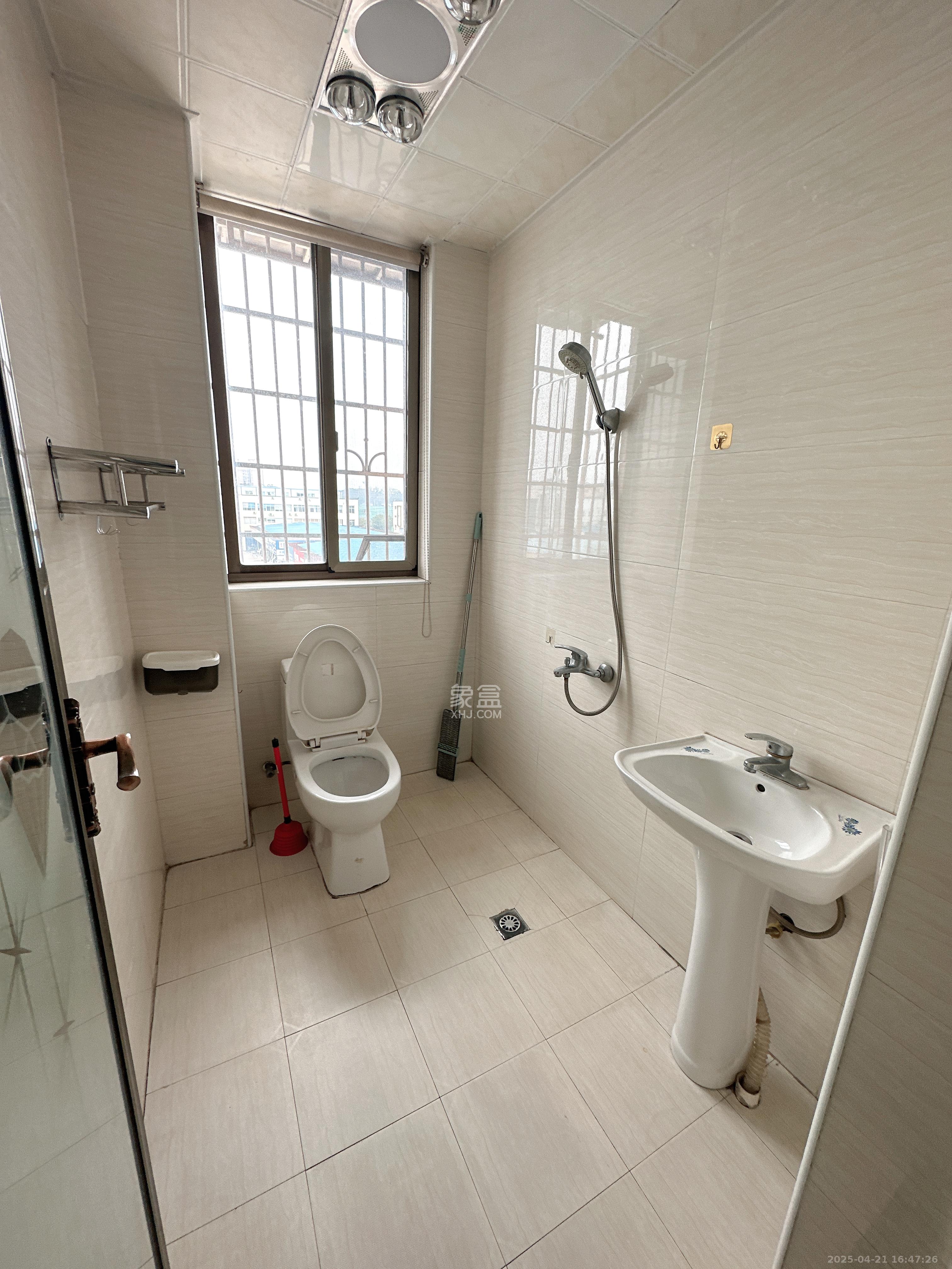 新路小区  3室2厅2卫   1700.00元/月室内图