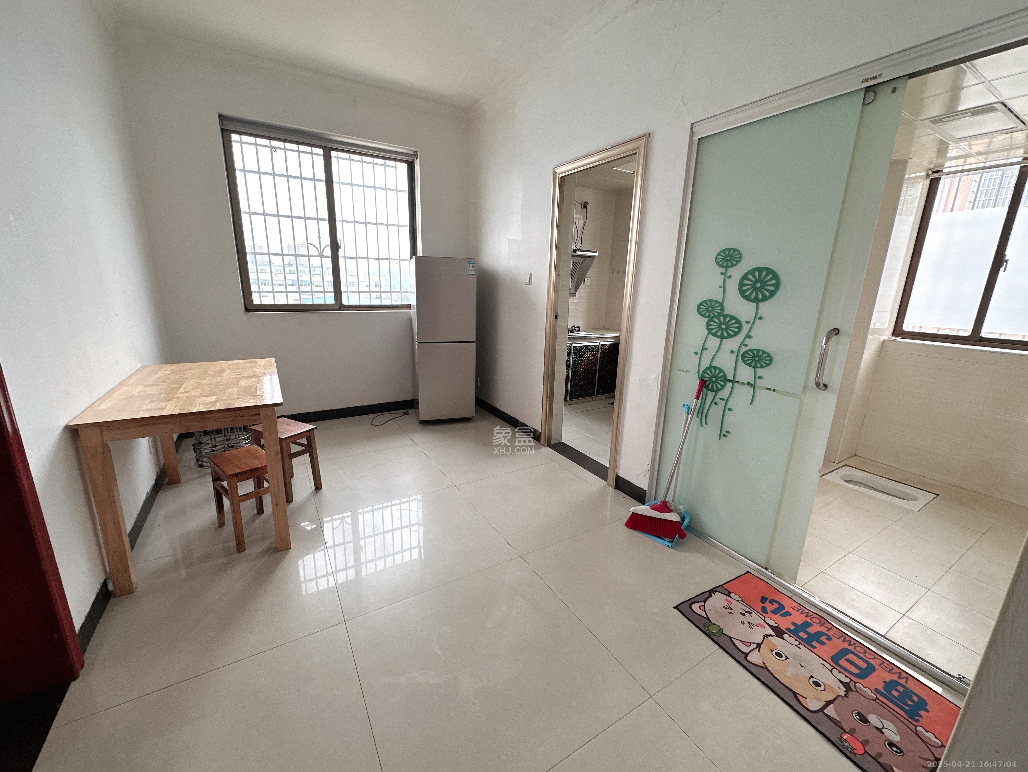 新路小区  3室2厅2卫   1700.00元/月室内图