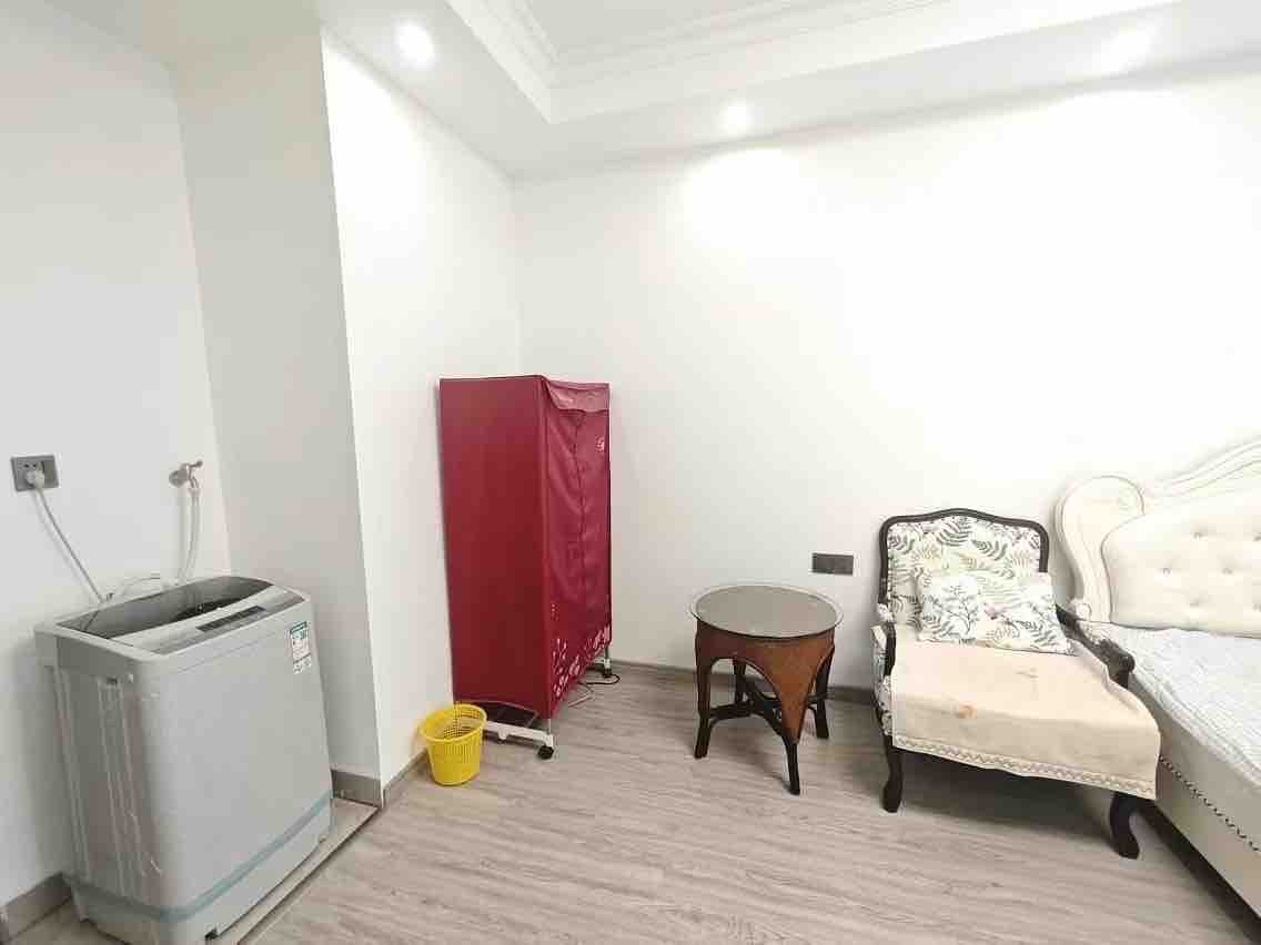 金钟大雁城  1室1厅1卫    1300.0元/月室内图