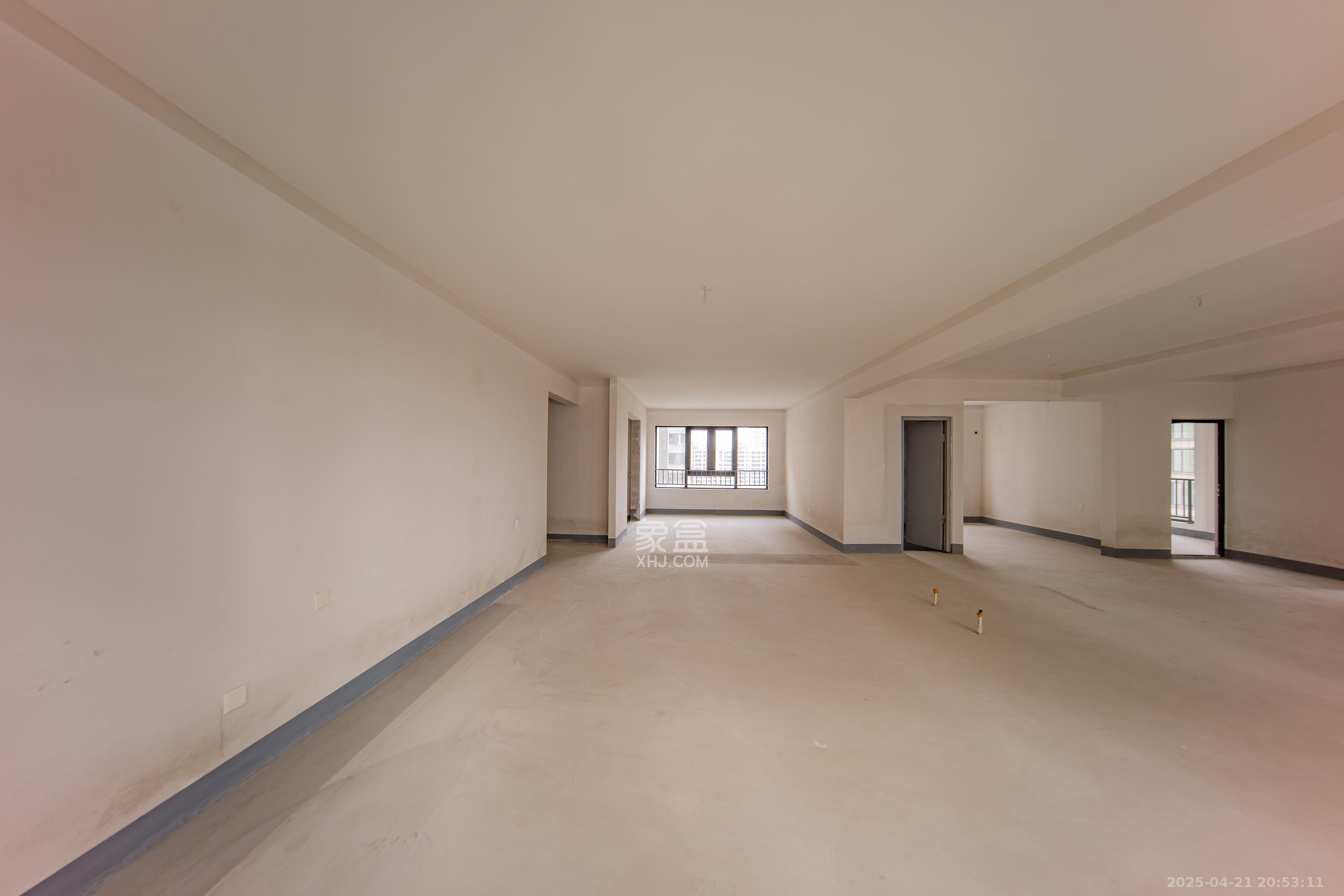 建投象山国际 4室2厅2卫 180.0万 建投象山国际 4室2厅2卫 180.0万客厅