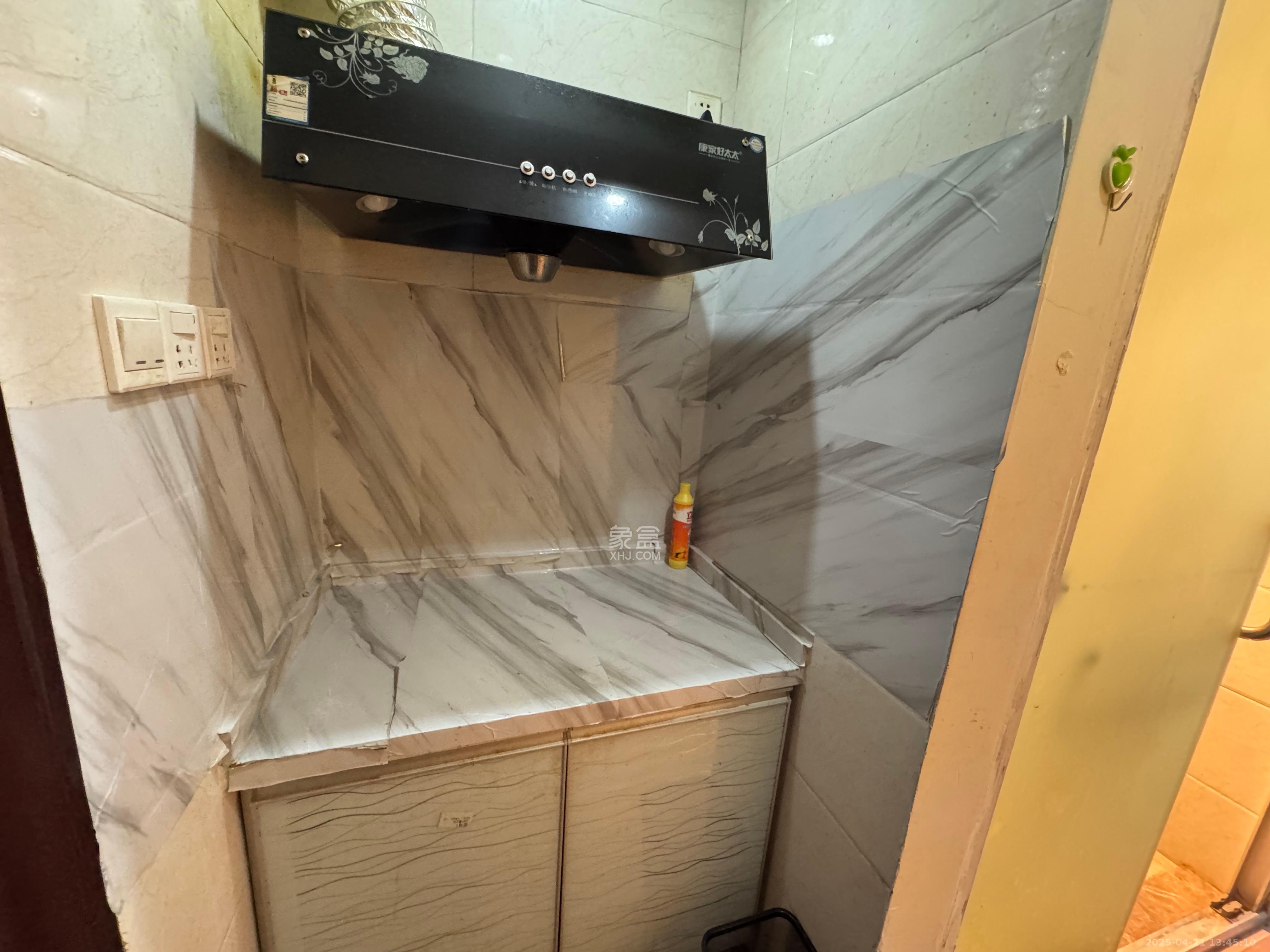 叠彩兰亭  1室1厅1卫    1300.0元/月室内图
