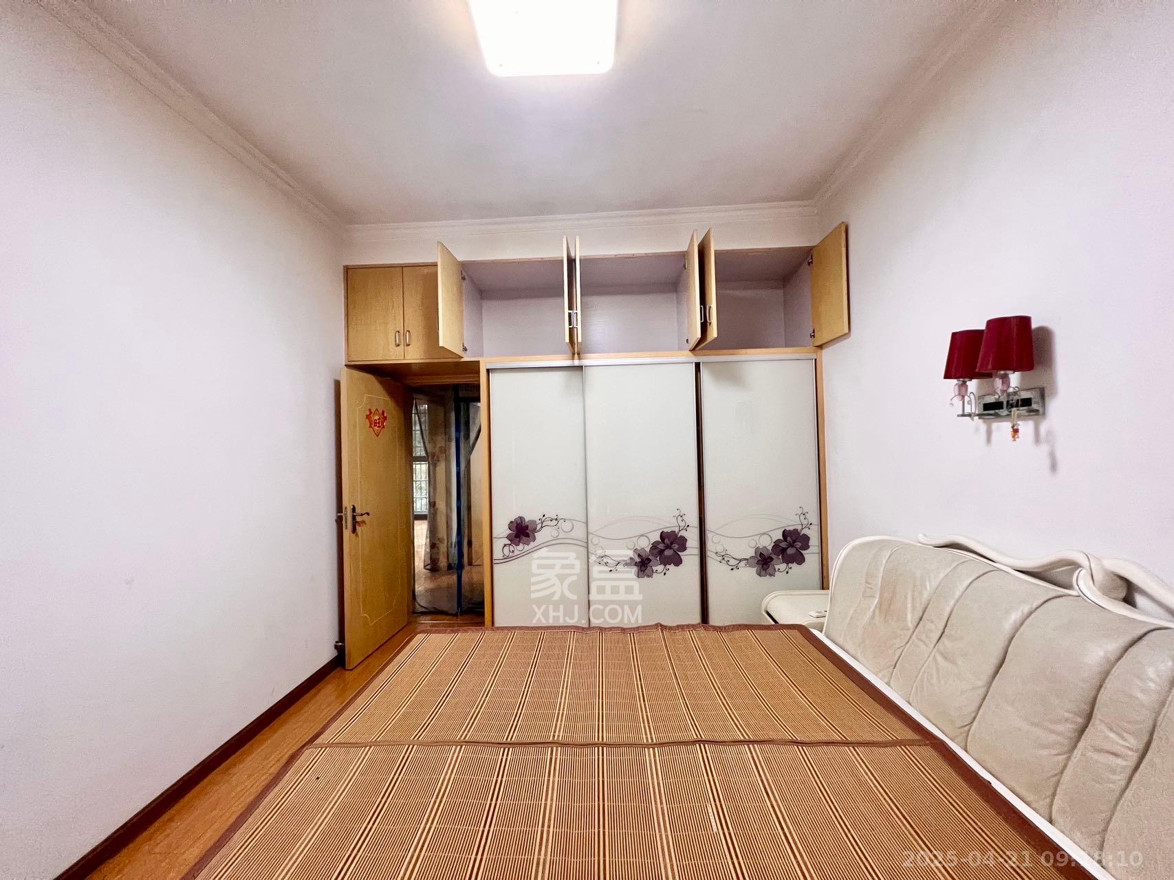 保利麓谷林语A区  4室2厅1卫    2500.0元/月 保利麓谷林语A区  4室2厅1卫    2500.0元/月室内图