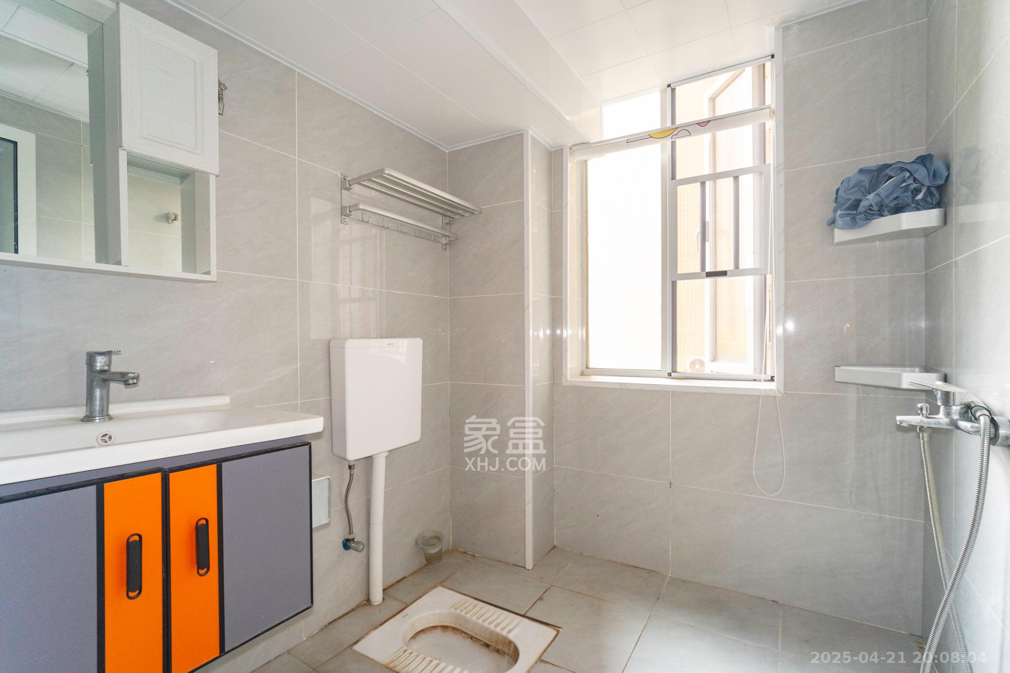 恒广国际景园一二区  1室2厅1卫    60.0万 恒广国际景园一二区  1室2厅1卫    60.0万卫生间