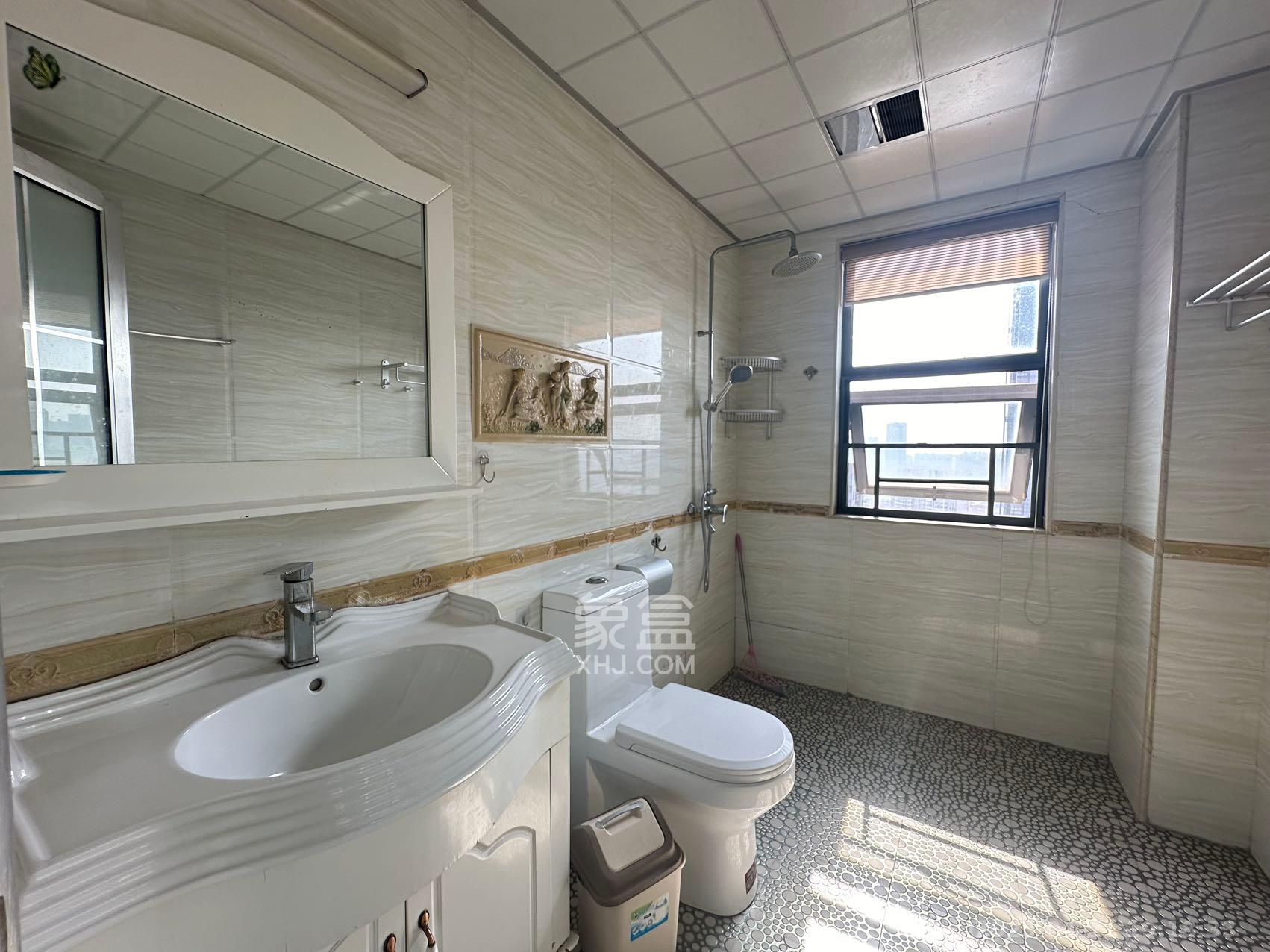 藏珑湖上国际花园 5室2厅3卫 5000.0元/月 藏珑湖上国际花园 5室2厅3卫 5000.0元/月室内图