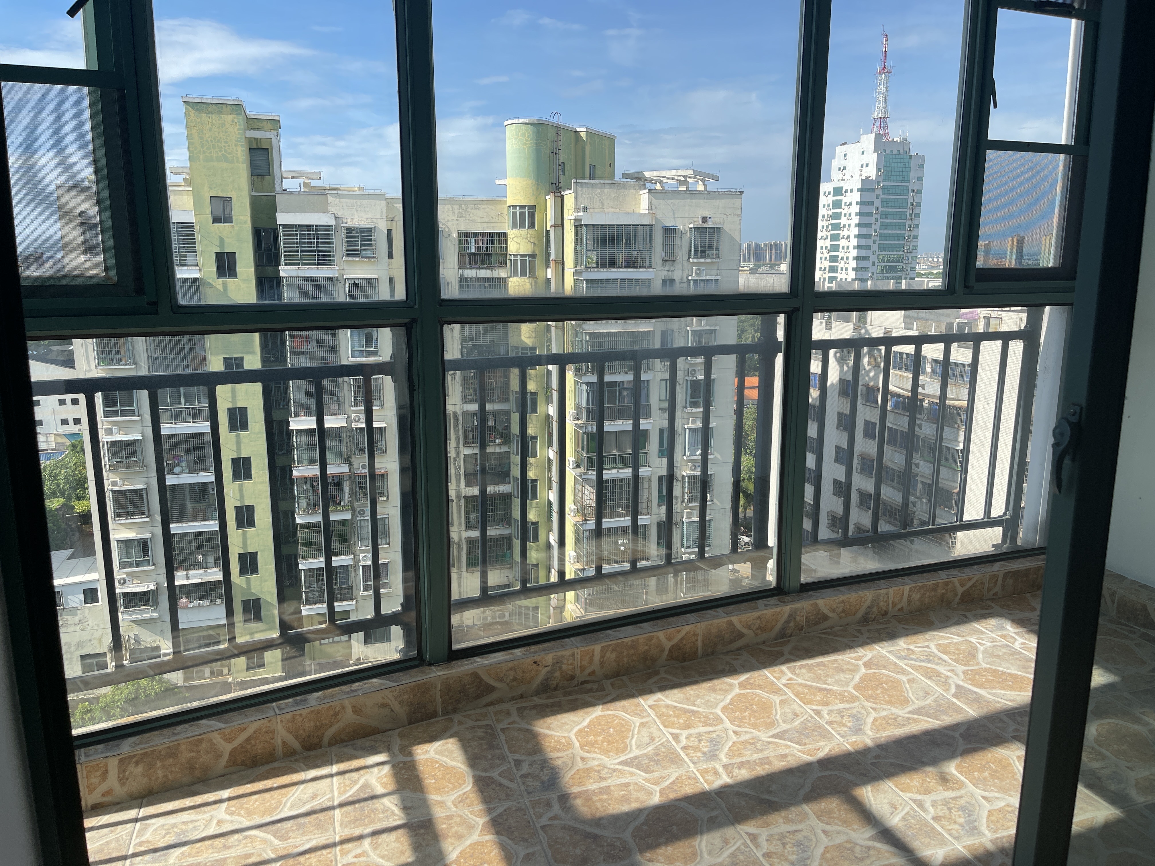 金碧雅苑 4室2厅2卫 210.0万 金碧雅苑 4室2厅2卫 210.0万客厅