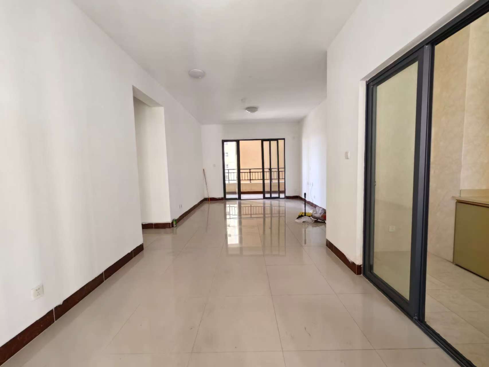 美舍嘉苑一期 4室2厅2卫 2800.0元/月 美舍嘉苑一期 4室2厅2卫 2800.0元/月室内图