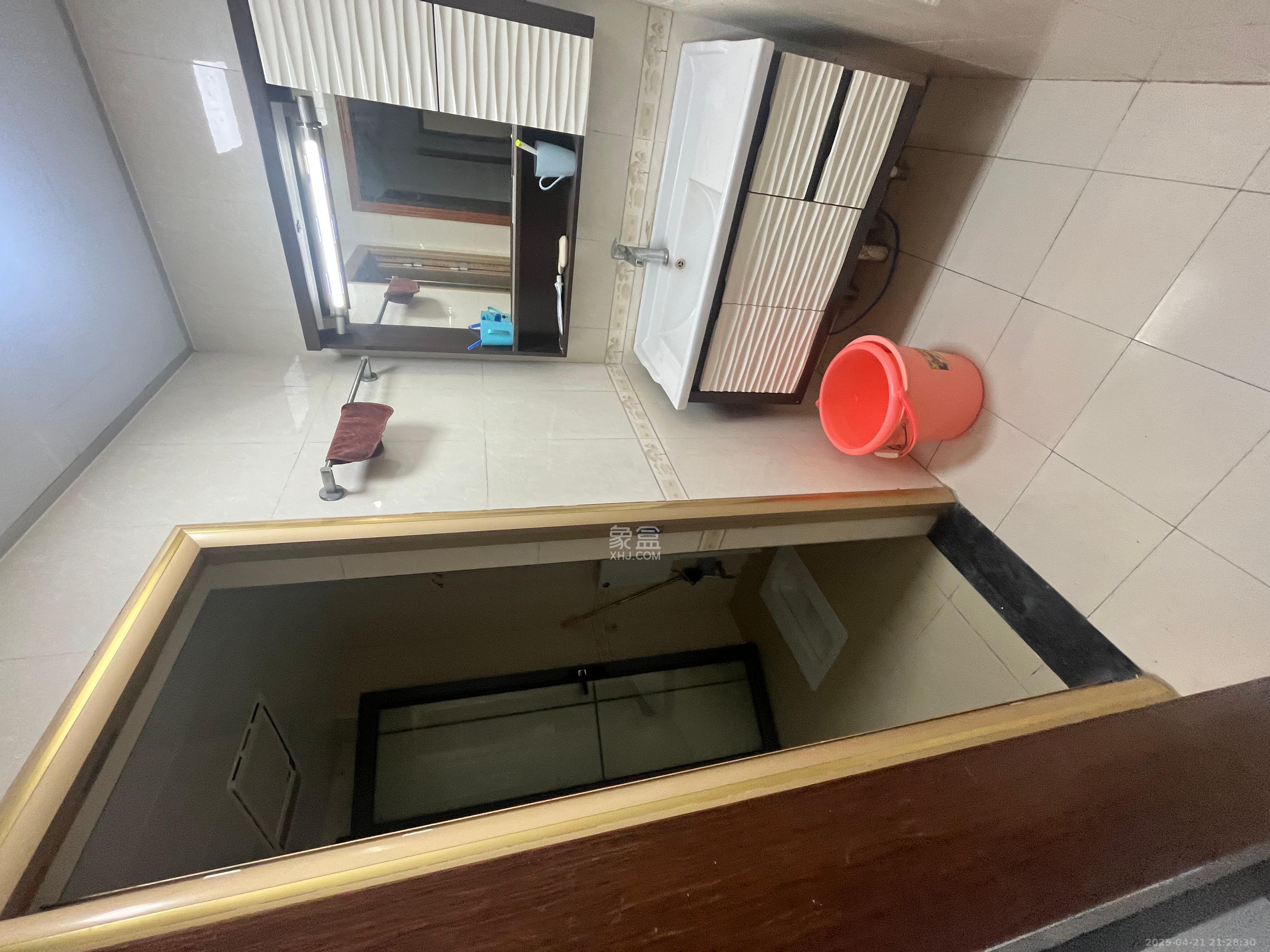滨江金座  3室2厅2卫   2900.00元/月室内图