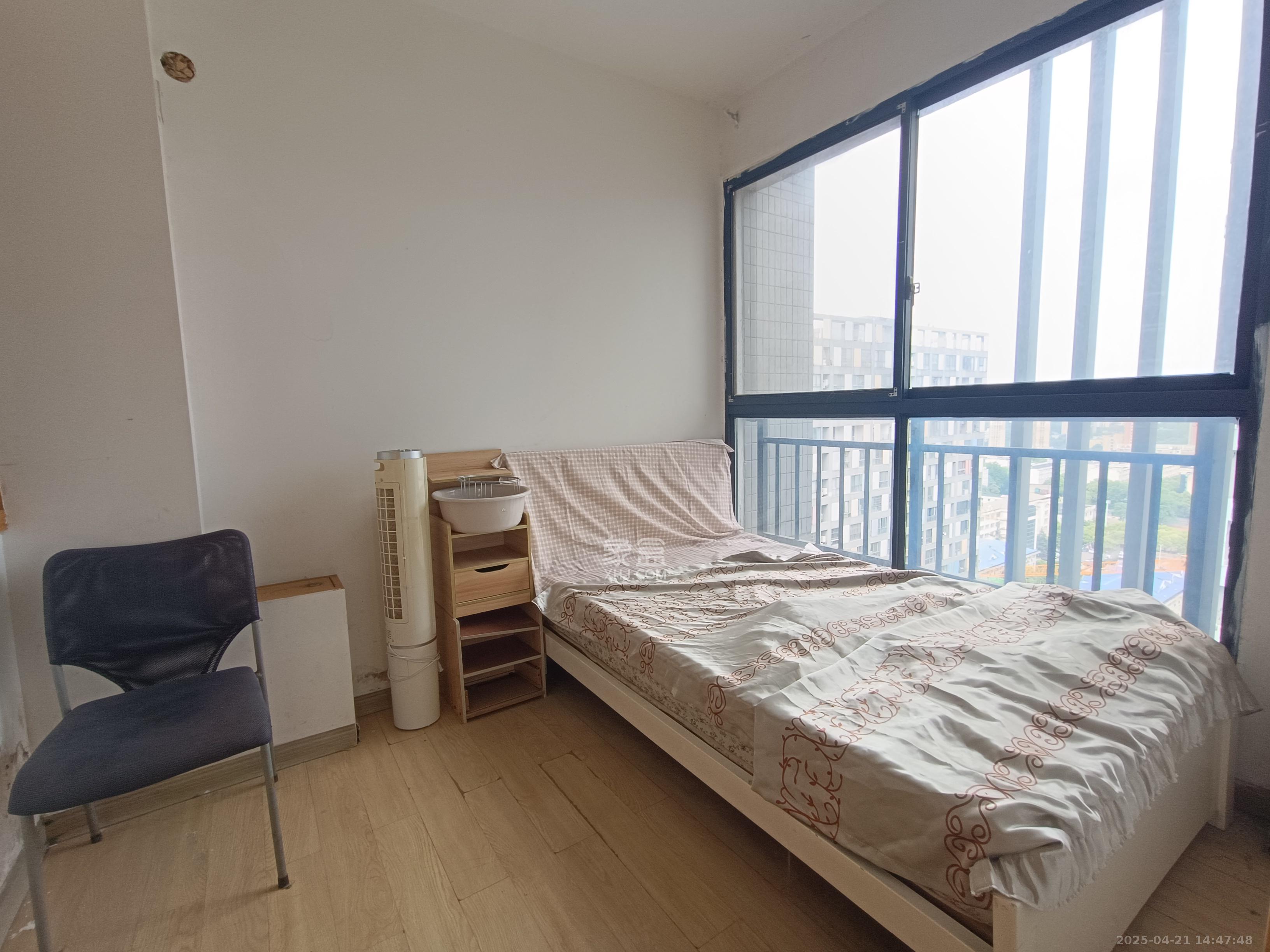 长大彩虹都  3室2厅1卫   2100.00元/月室内图
