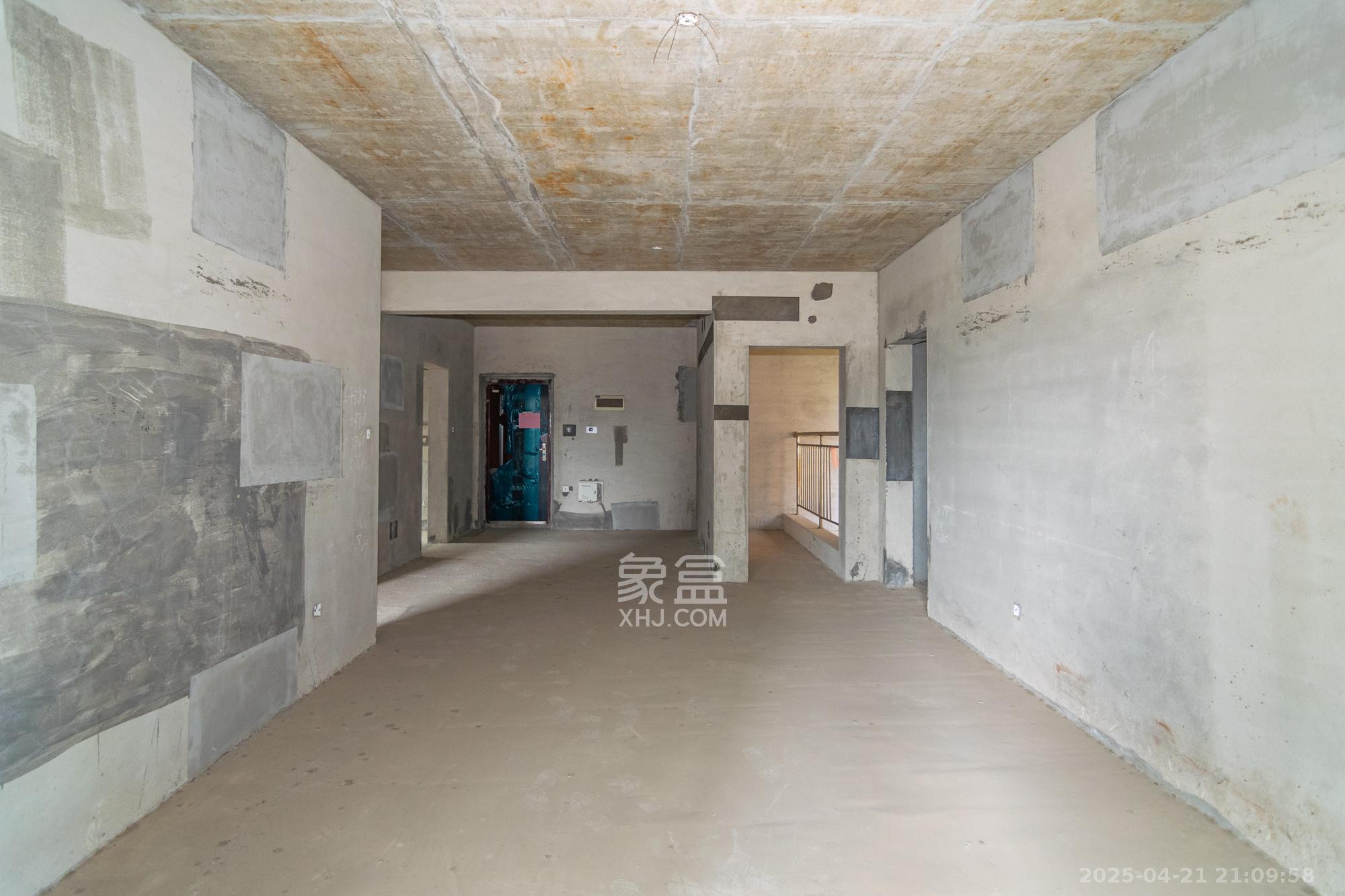 润和长郡(润和紫郡二三期) 4室2厅2卫 82.0万 润和长郡(润和紫郡二三期) 4室2厅2卫 82.0万客厅