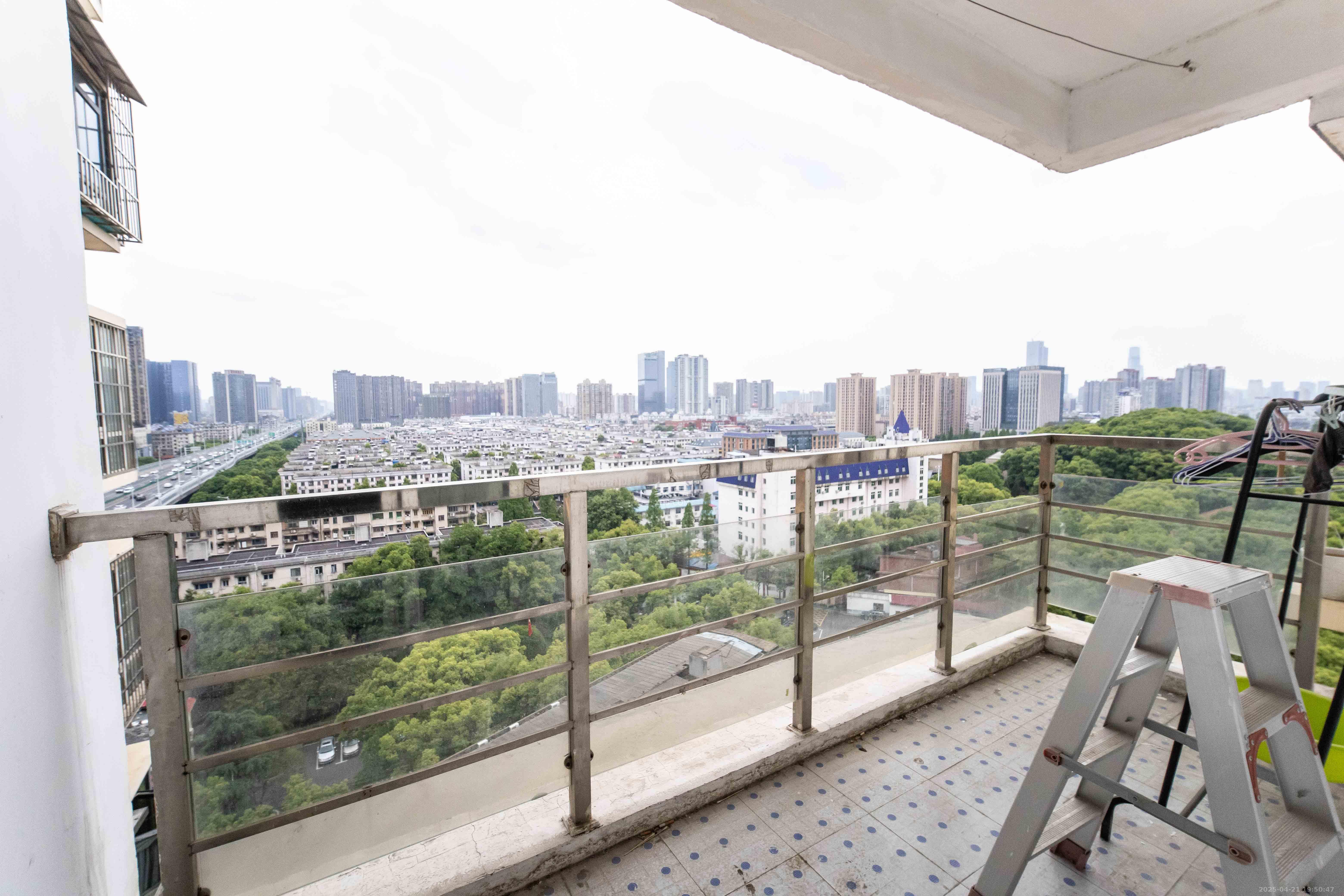 古汉名居  4室2厅1卫   90.00万阳台