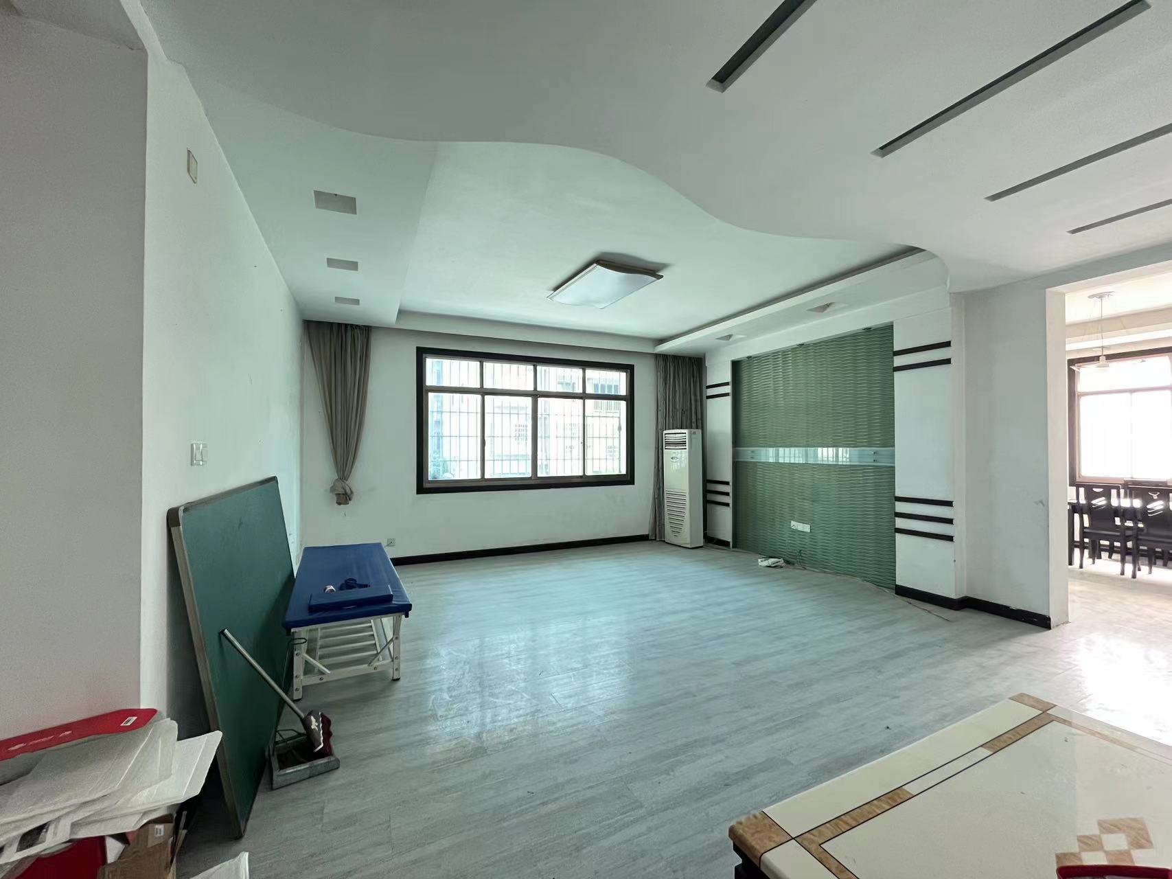 中级人民法院 1室0厅0卫 1800.0元/月 中级人民法院 1室0厅0卫 1800.0元/月室内图