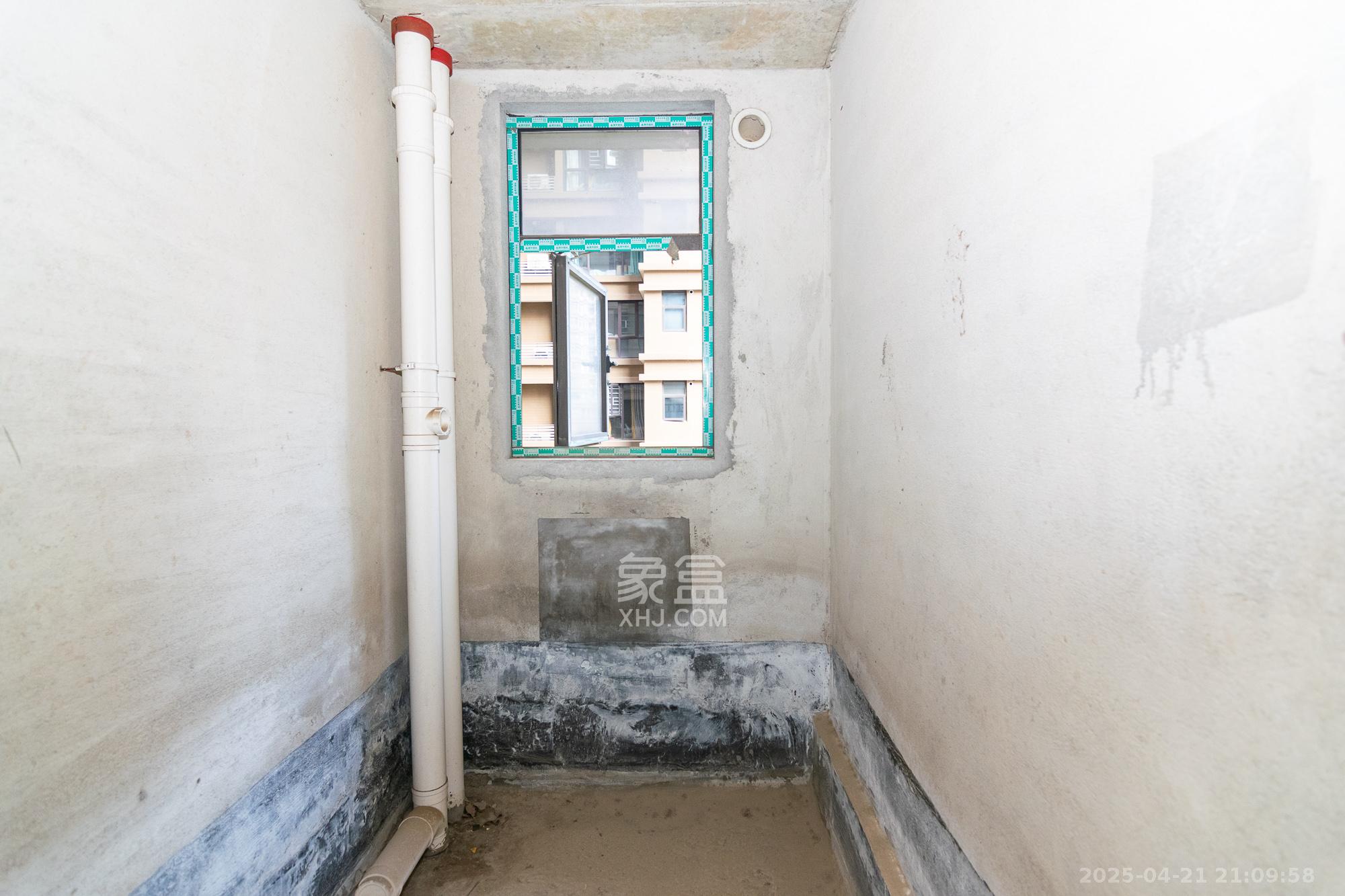 润和长郡(润和紫郡二三期) 4室2厅2卫 82.0万 润和长郡(润和紫郡二三期) 4室2厅2卫 82.0万卫生间