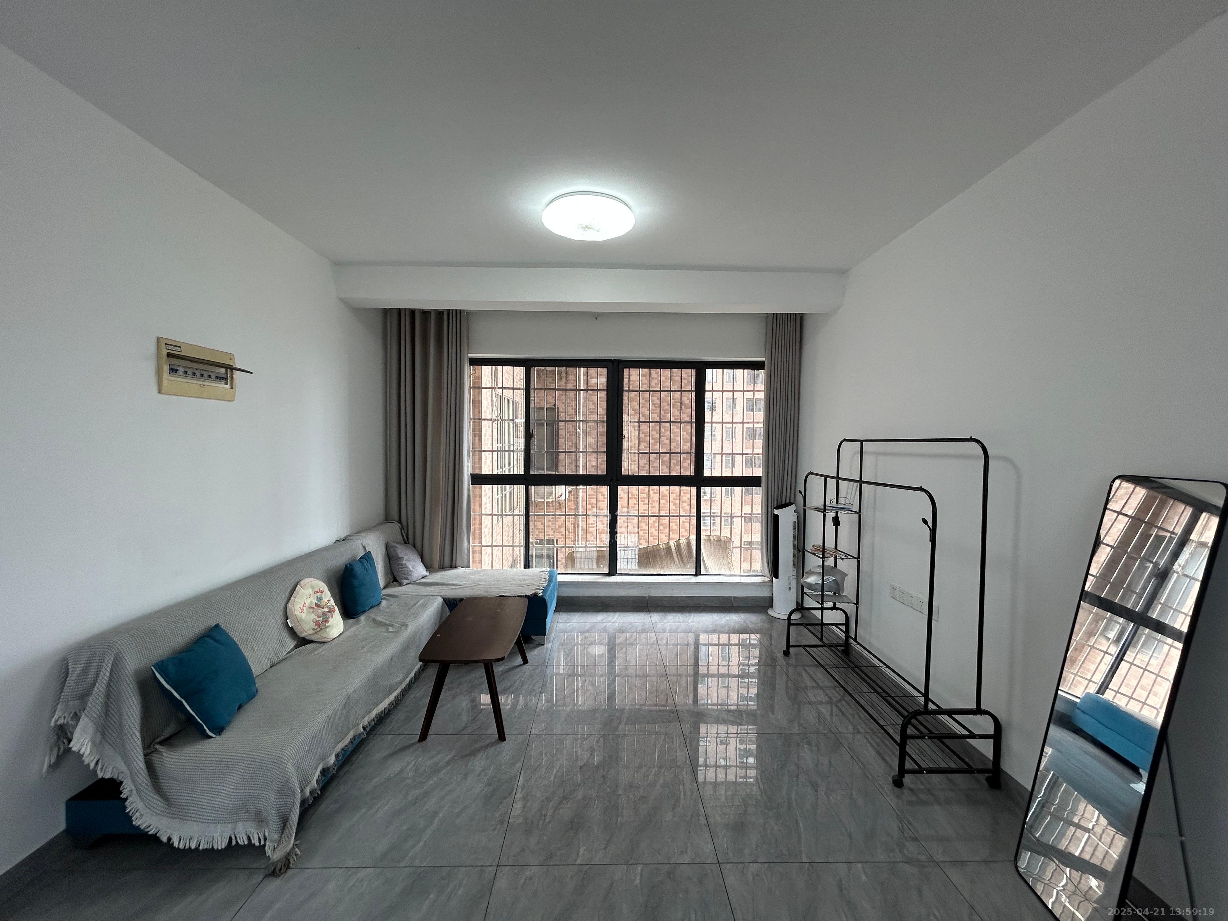 月亮湾草莓街区一、二期 1室2厅1卫 1900.0元/月 月亮湾草莓街区一、二期 1室2厅1卫 1900.0元/月室内图