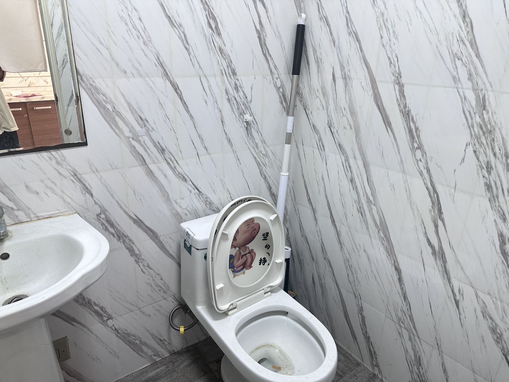 帝国大厦 1室0厅1卫 55.0万 帝国大厦 1室0厅1卫 55.0万客厅