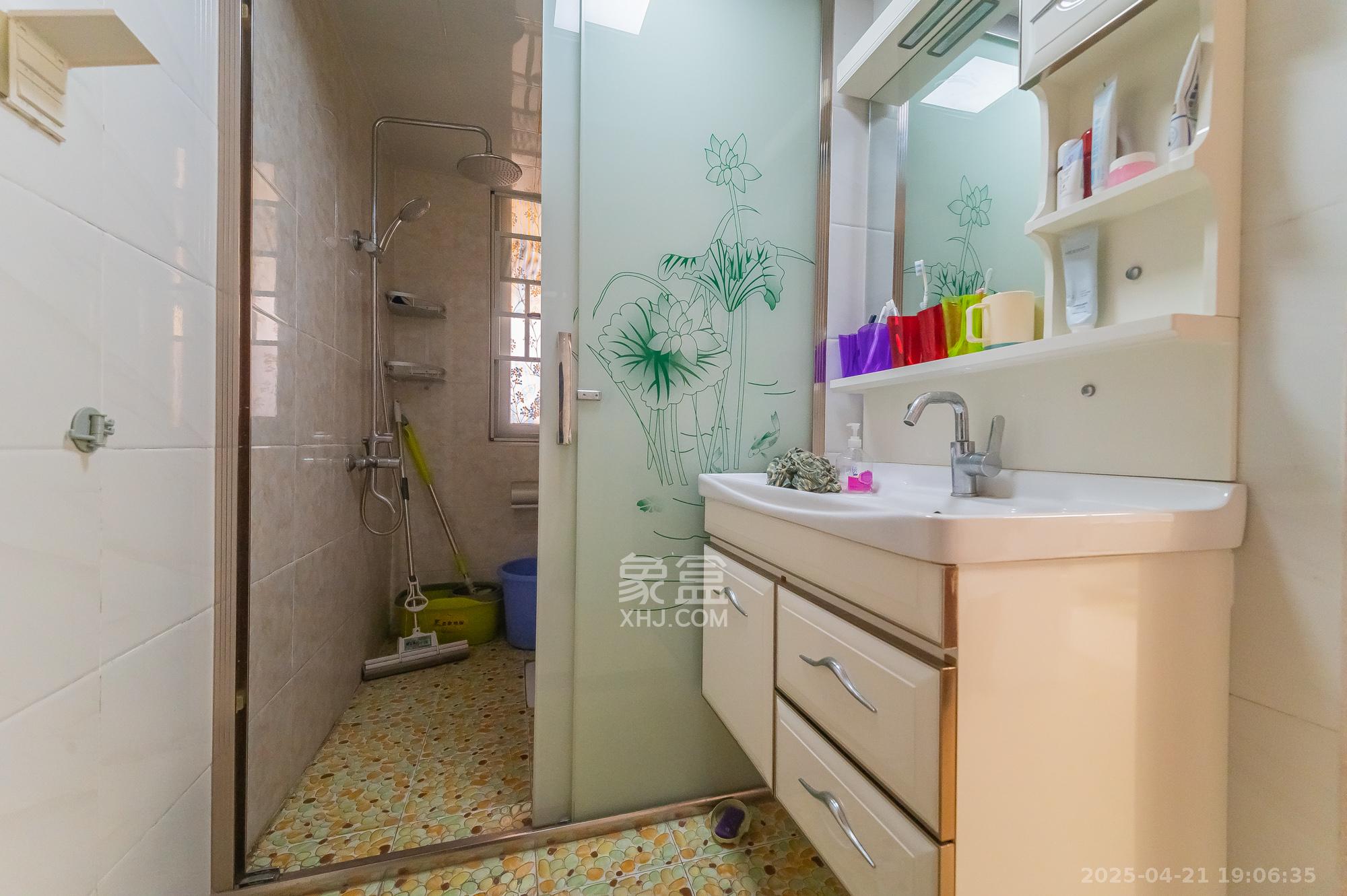 MOMA当代广场 3室2厅1卫 58.8万 MOMA当代广场 3室2厅1卫 58.8万卫生间