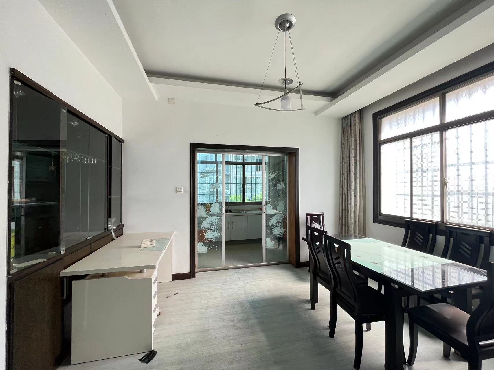 中级人民法院 1室0厅0卫 1800.0元/月 中级人民法院 1室0厅0卫 1800.0元/月室内图