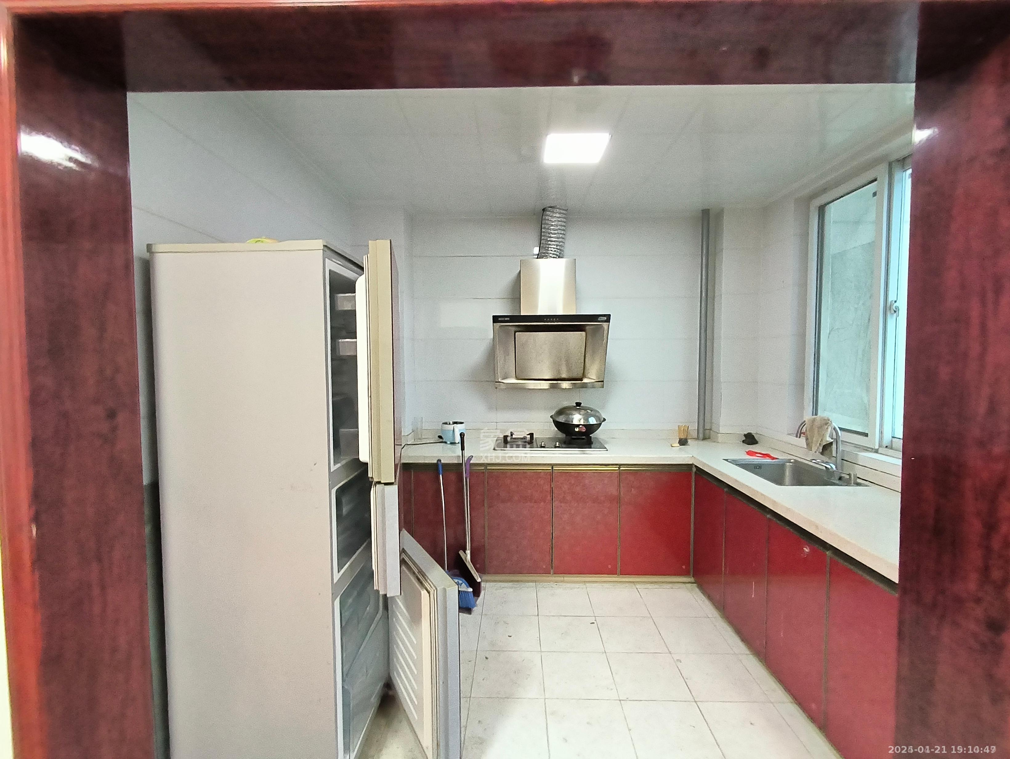 康馨佳园 4室2厅2卫 2000.0元/月 康馨佳园 4室2厅2卫 2000.0元/月室内图