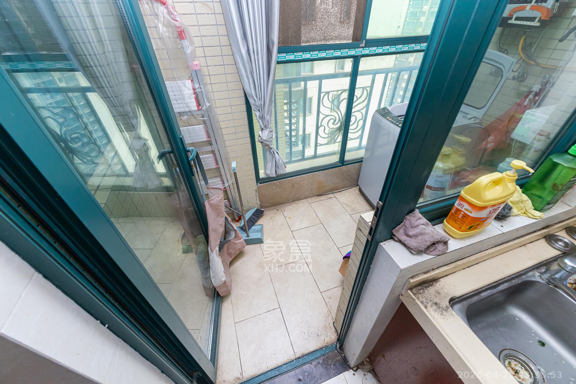 恒大名都 3室2厅1卫 65.0万 恒大名都 3室2厅1卫 65.0万阳台