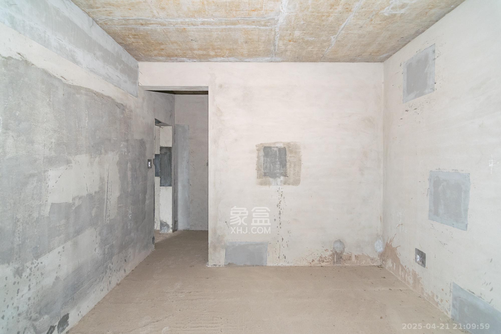 润和长郡(润和紫郡二三期) 4室2厅2卫 82.0万 润和长郡(润和紫郡二三期) 4室2厅2卫 82.0万卧室