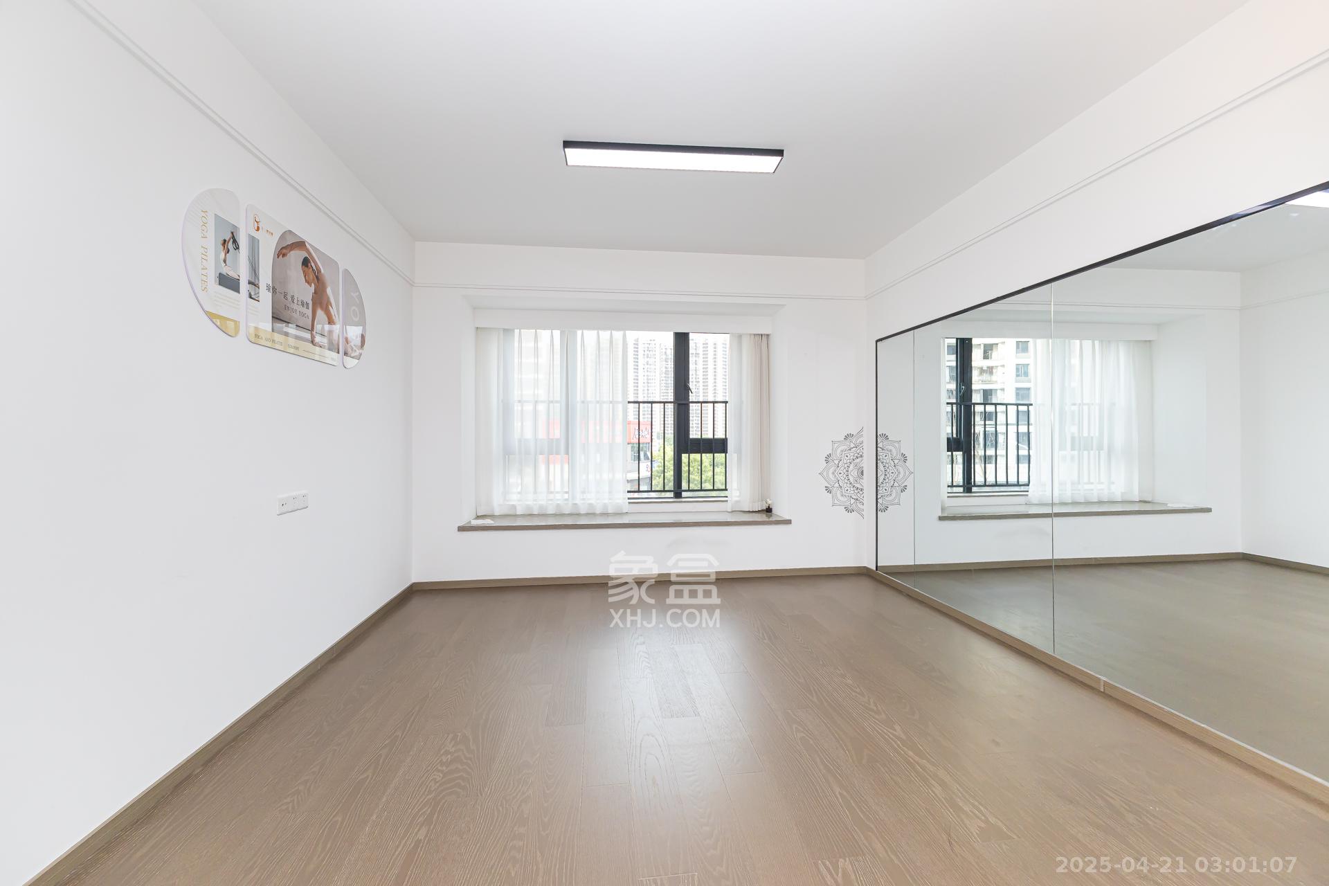 越秀湘江星汇城三期  4室2厅2卫    240.0万 越秀湘江星汇城三期  4室2厅2卫    240.0万卧室