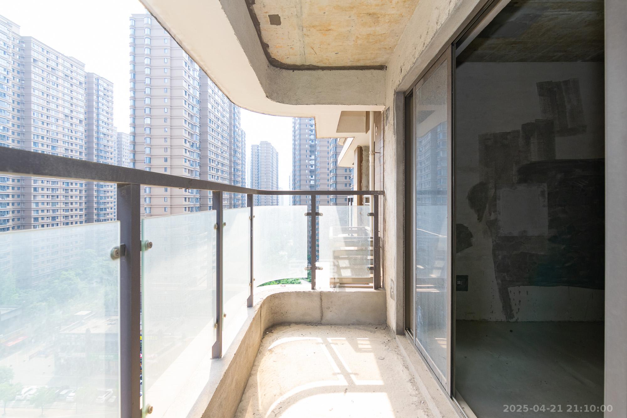 润和长郡(润和紫郡二三期) 4室2厅2卫 82.0万 润和长郡(润和紫郡二三期) 4室2厅2卫 82.0万阳台