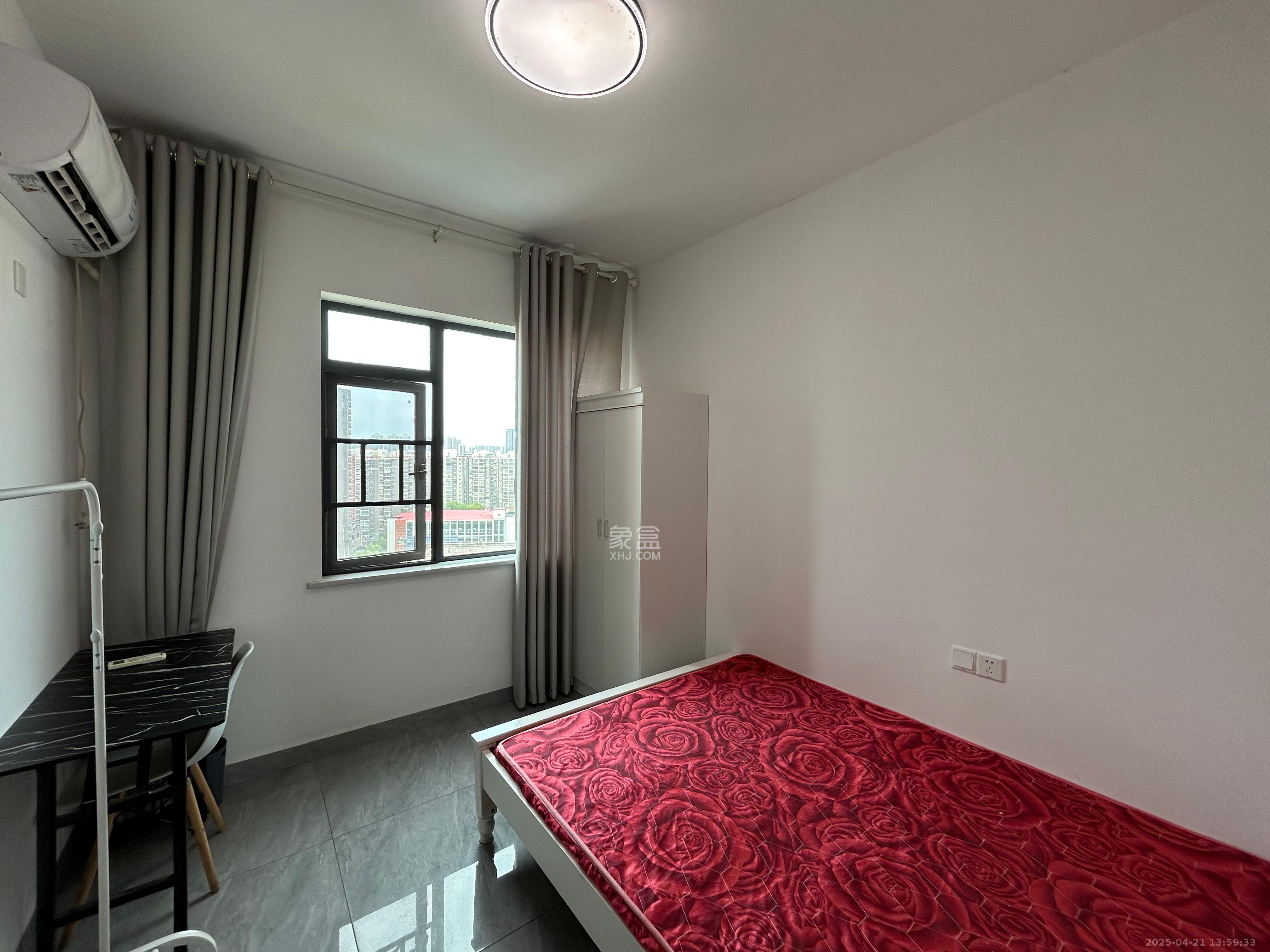 月亮湾草莓街区一、二期 1室2厅1卫 1900.0元/月 月亮湾草莓街区一、二期 1室2厅1卫 1900.0元/月室内图