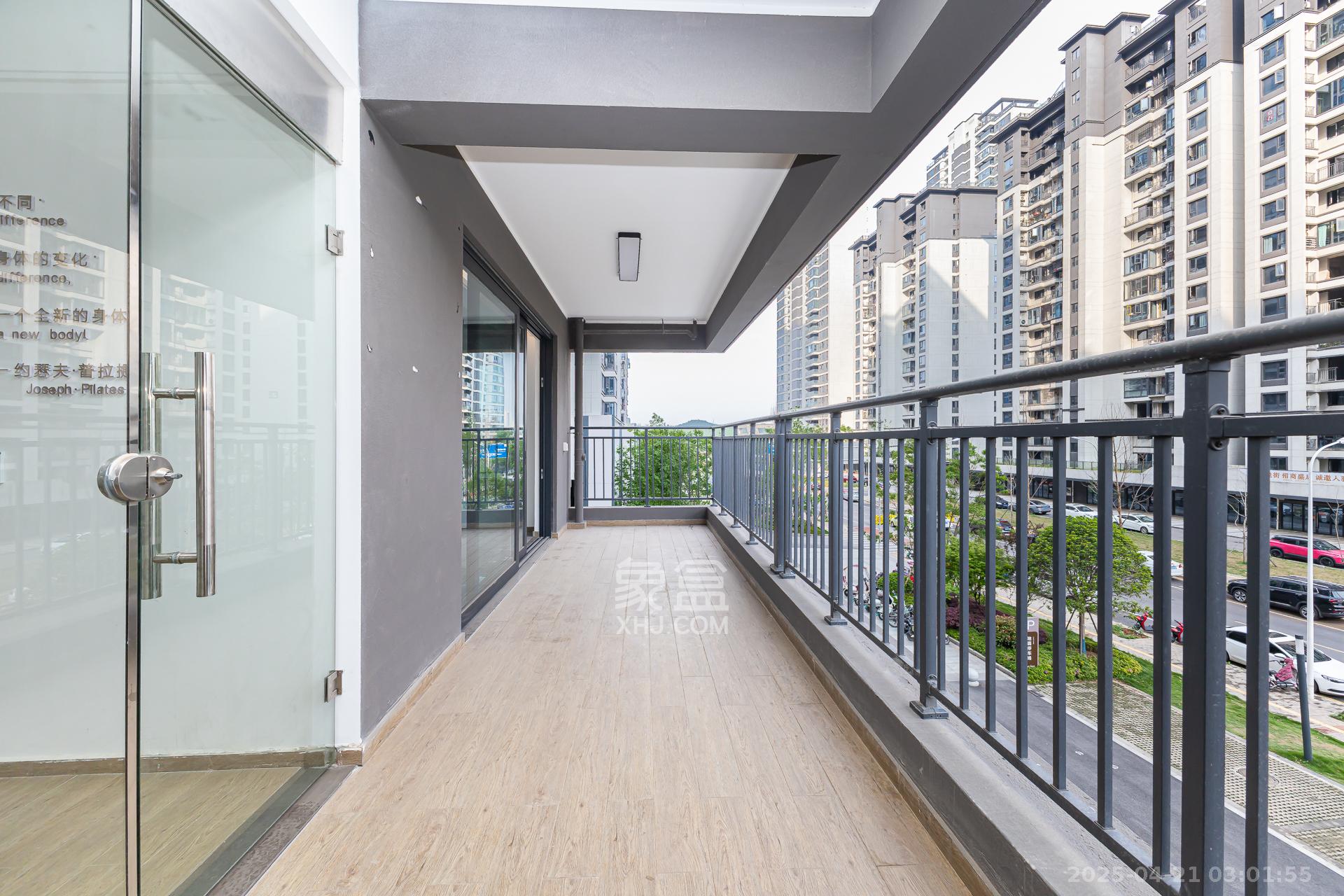 越秀湘江星汇城三期  4室2厅2卫    240.0万 越秀湘江星汇城三期  4室2厅2卫    240.0万阳台