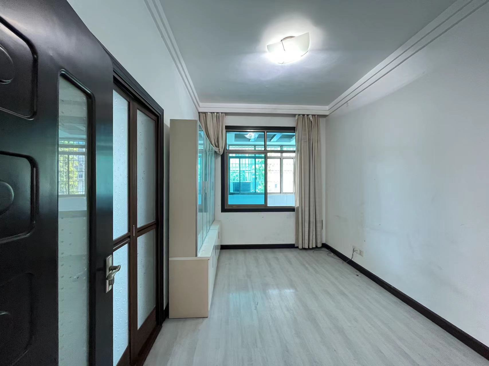 中级人民法院 1室0厅0卫 1800.0元/月 中级人民法院 1室0厅0卫 1800.0元/月室内图