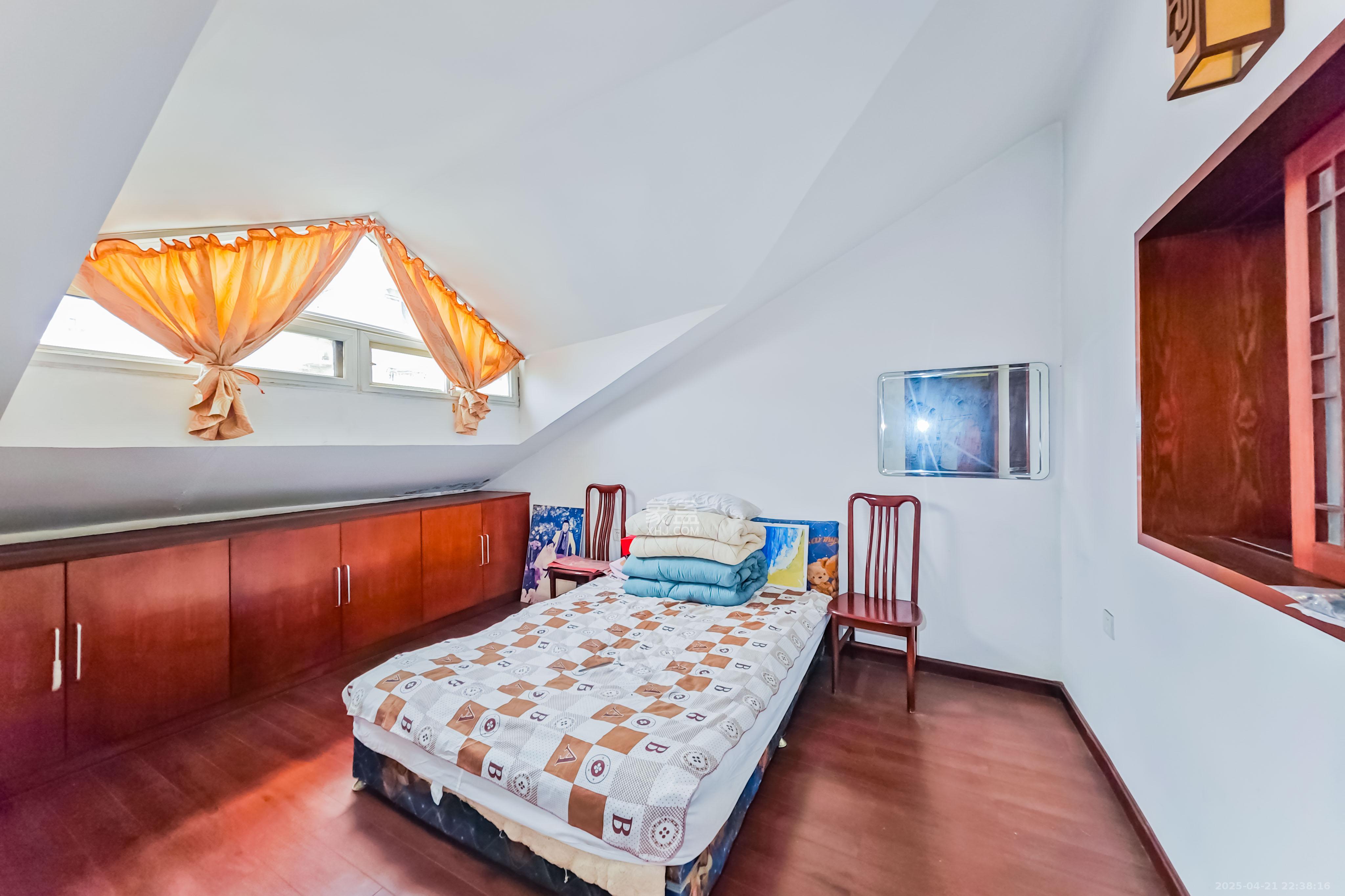 龙吉湾小区(龙瑞尚苑) 3室2厅2卫 44.0万 龙吉湾小区(龙瑞尚苑) 3室2厅2卫 44.0万卧室