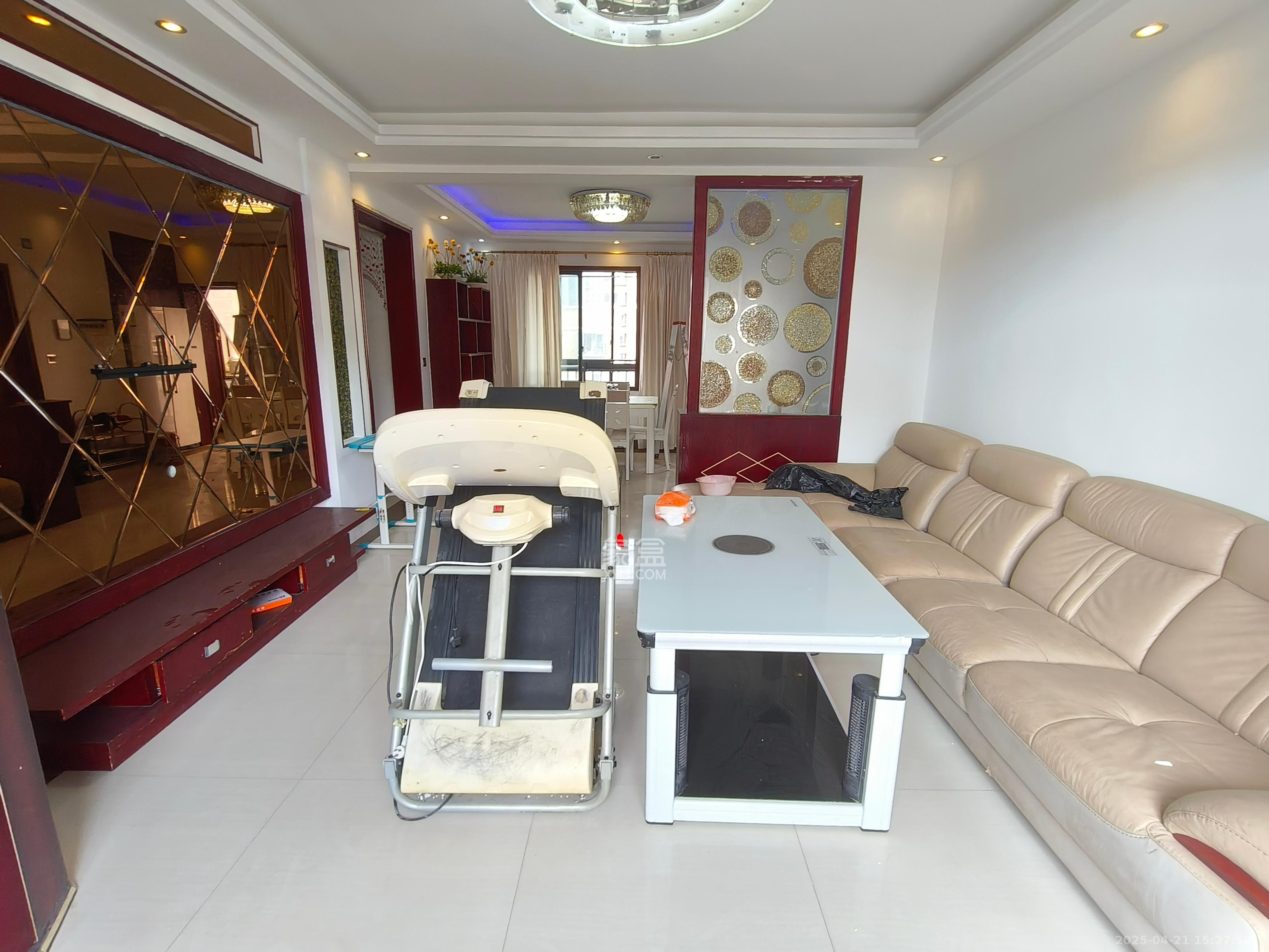 锦绣名都 4室2厅2卫 49.8万 锦绣名都 4室2厅2卫 49.8万客厅