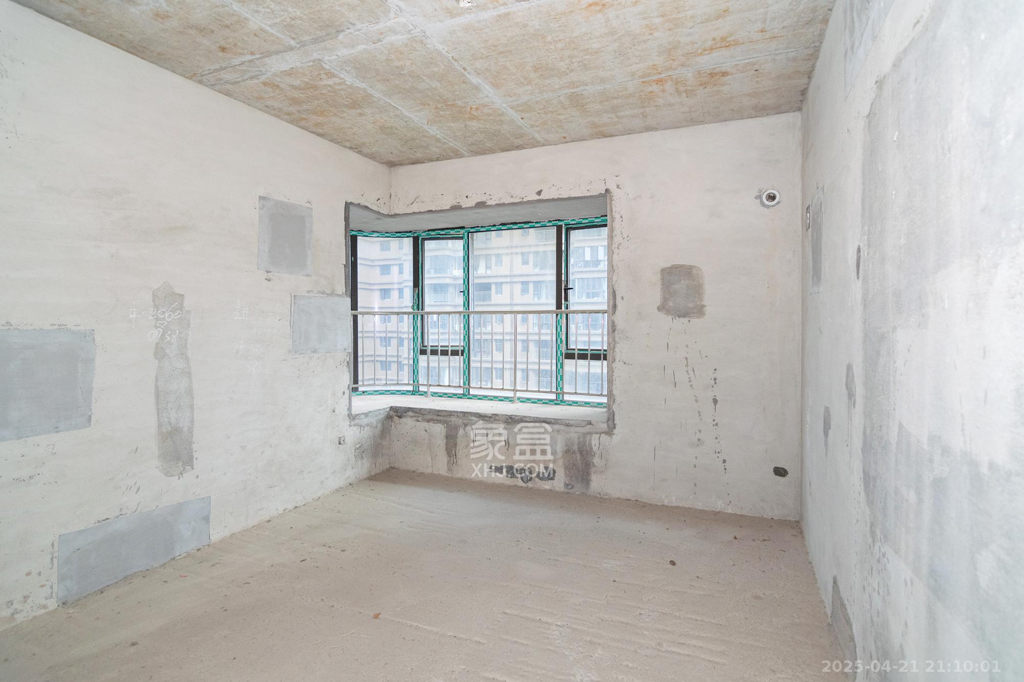 润和长郡(润和紫郡二三期) 4室2厅2卫 82.0万 润和长郡(润和紫郡二三期) 4室2厅2卫 82.0万卧室