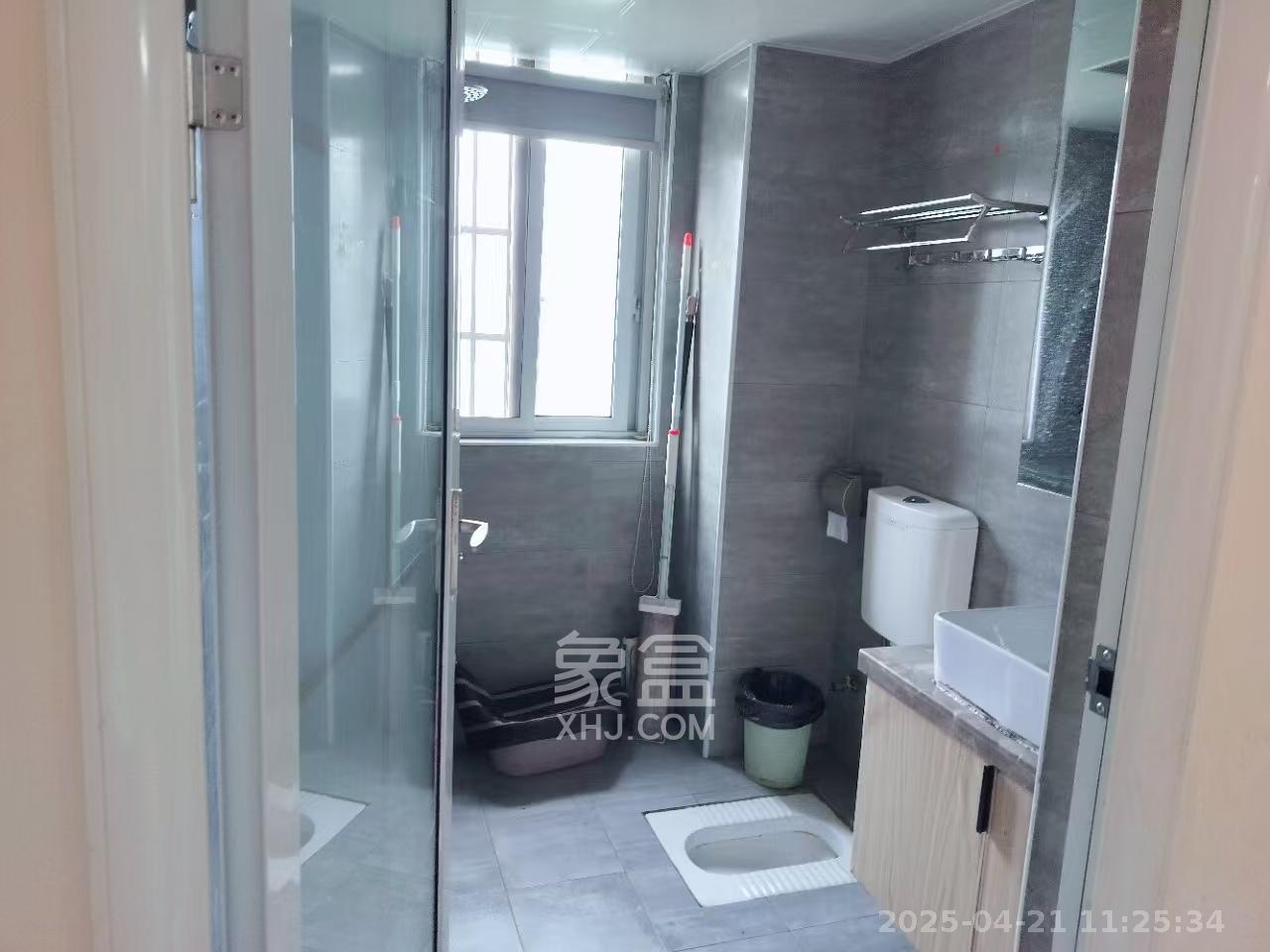 绿地新都会  3室2厅2卫   2200.00元/月室内图