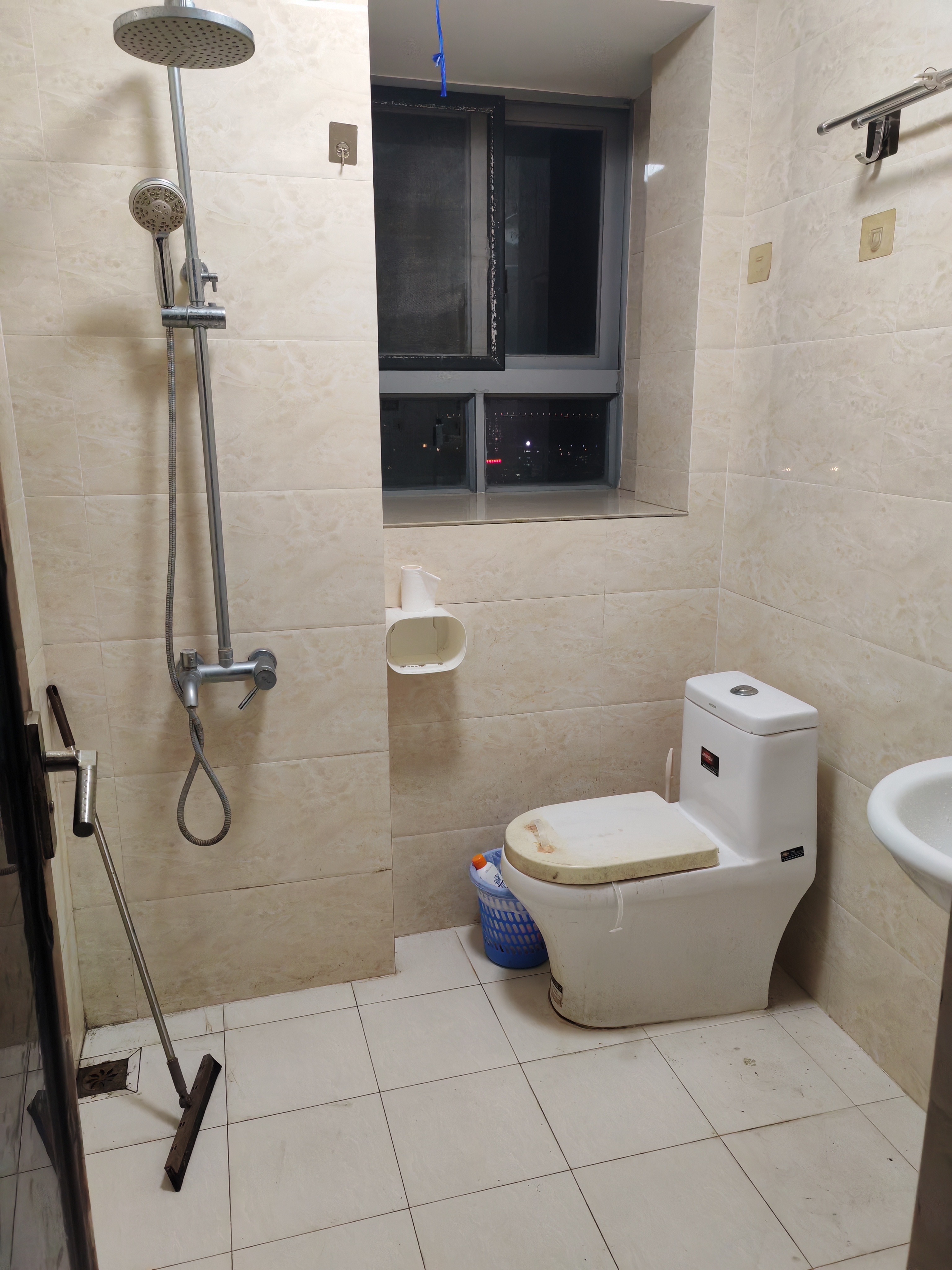 美和小区 3室2厅2卫 3300.0元/月 美和小区 3室2厅2卫 3300.0元/月室内图