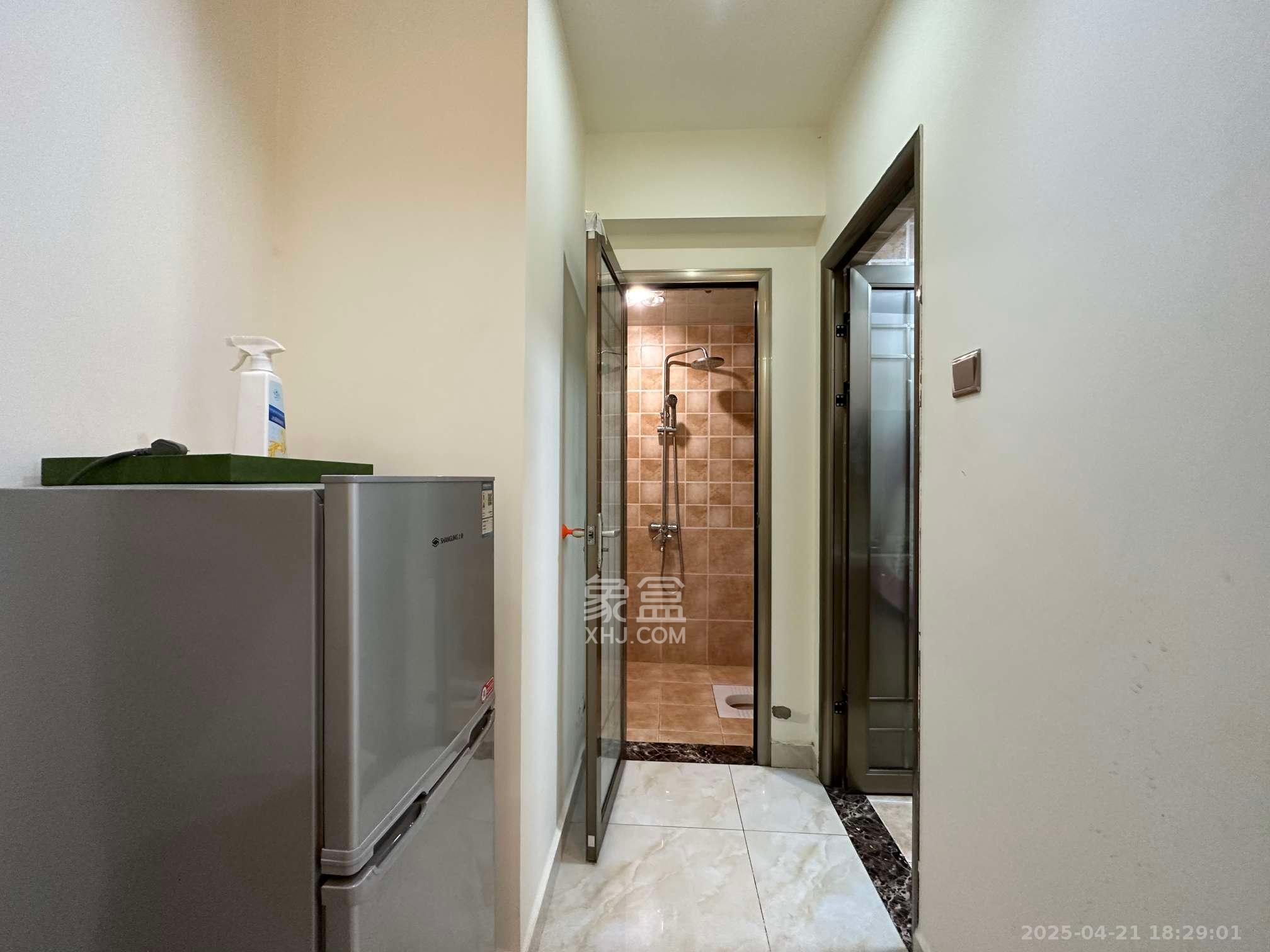 荣悦台 1室1厅1卫 2400.0元/月 荣悦台 1室1厅1卫 2400.0元/月室内图