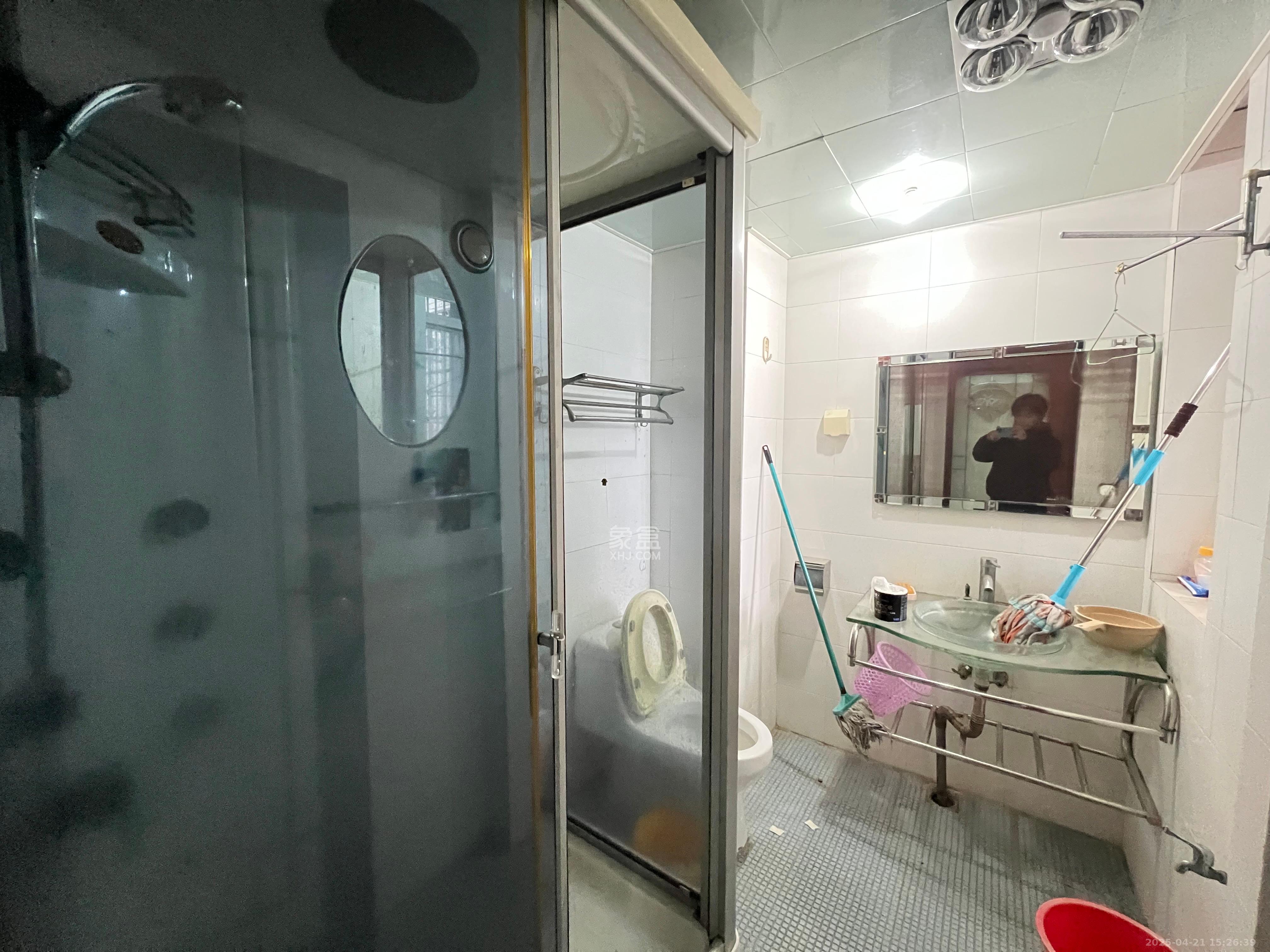 新星小区  1室1厅1卫   700.00元/月室内图