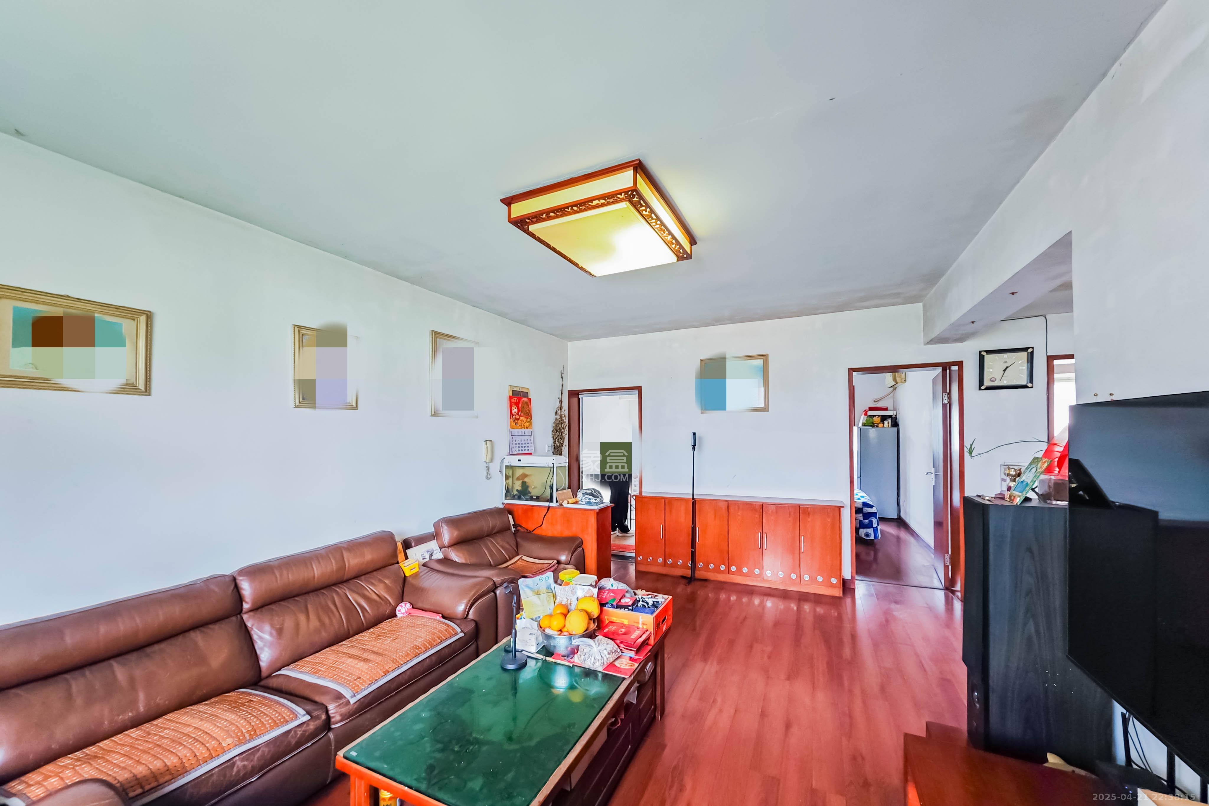 龙吉湾小区(龙瑞尚苑) 3室2厅2卫 44.0万 龙吉湾小区(龙瑞尚苑) 3室2厅2卫 44.0万客厅