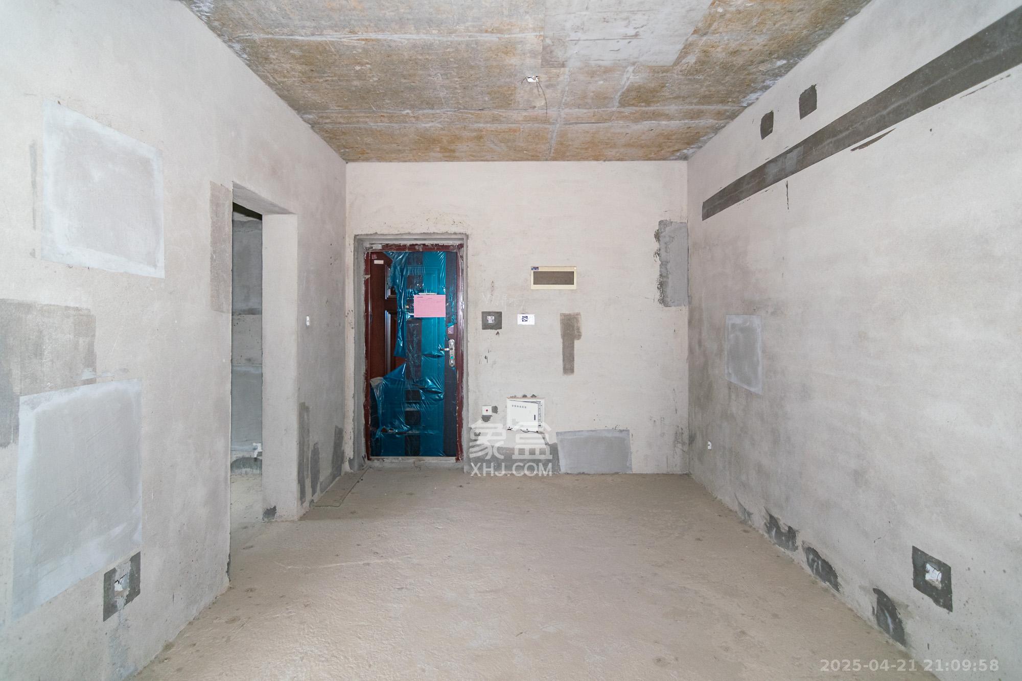 润和长郡(润和紫郡二三期) 4室2厅2卫 82.0万 润和长郡(润和紫郡二三期) 4室2厅2卫 82.0万客厅