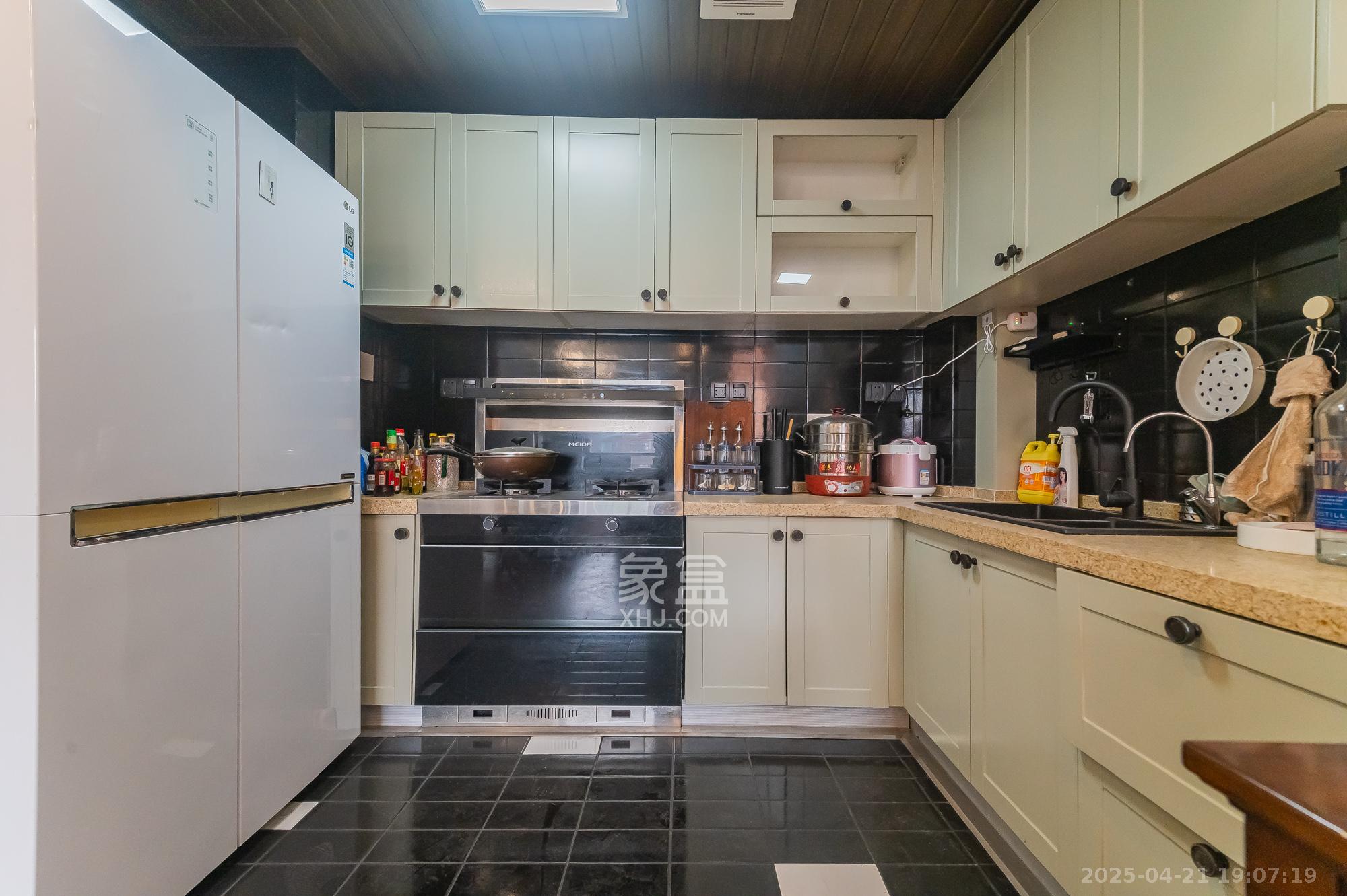 海伦春天 2室2厅1卫 56.0万 海伦春天 2室2厅1卫 56.0万厨房