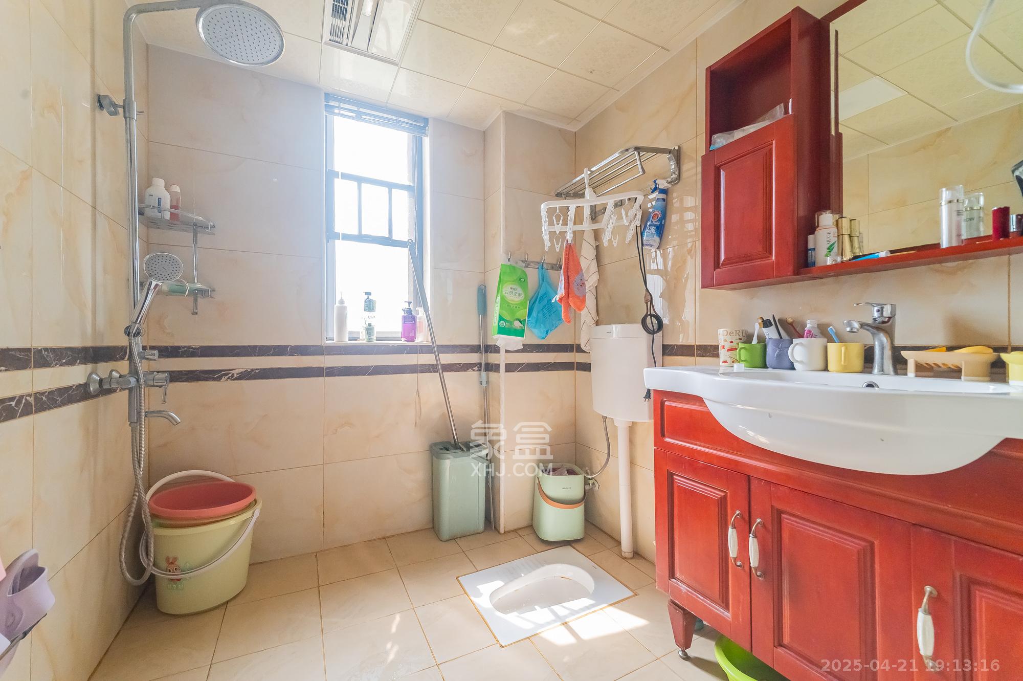 恒基凯旋门三期  3室2厅2卫    135.0万 恒基凯旋门三期  3室2厅2卫    135.0万卫生间