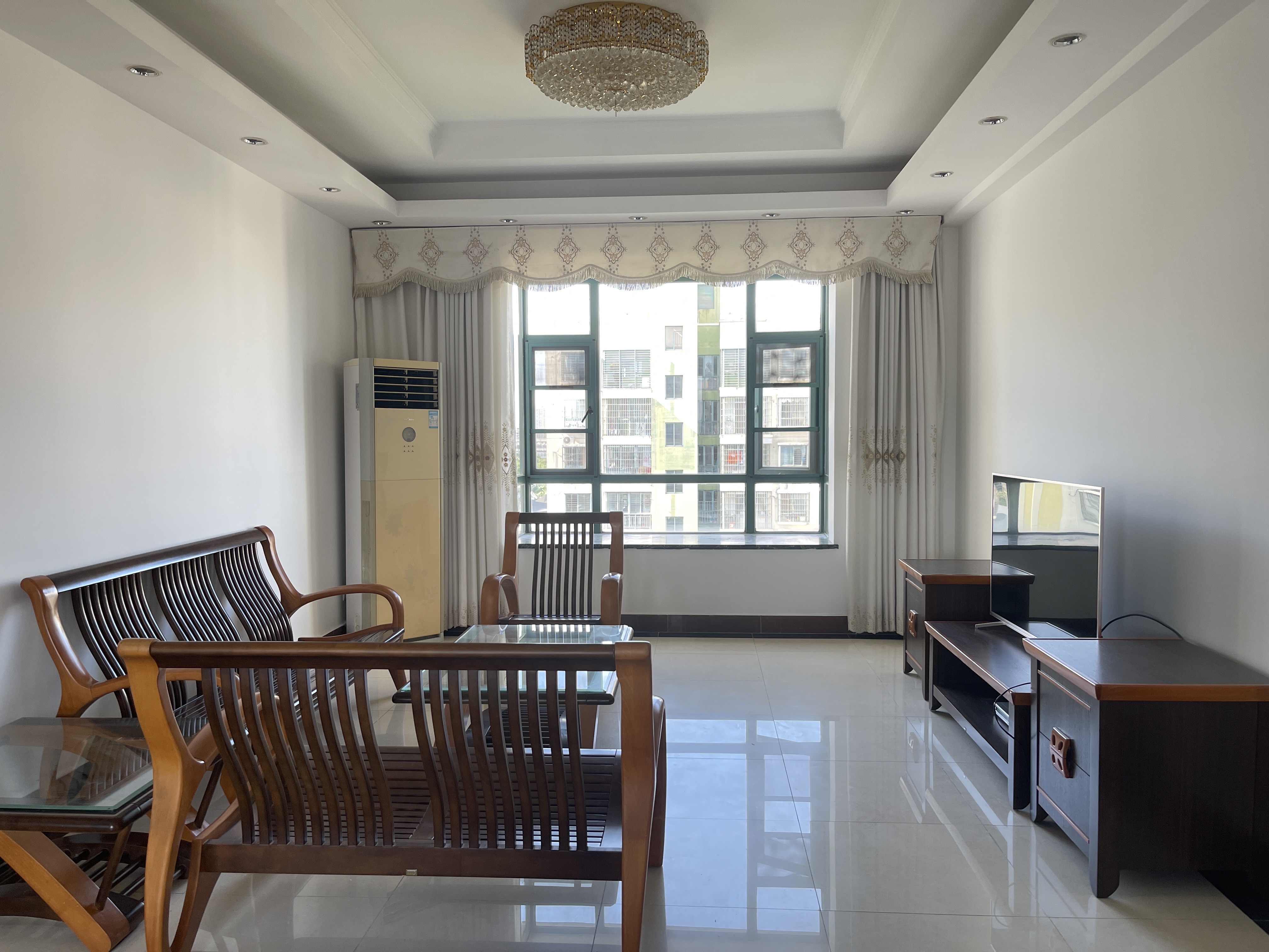 金碧雅苑 4室2厅2卫 210.0万 金碧雅苑 4室2厅2卫 210.0万客厅