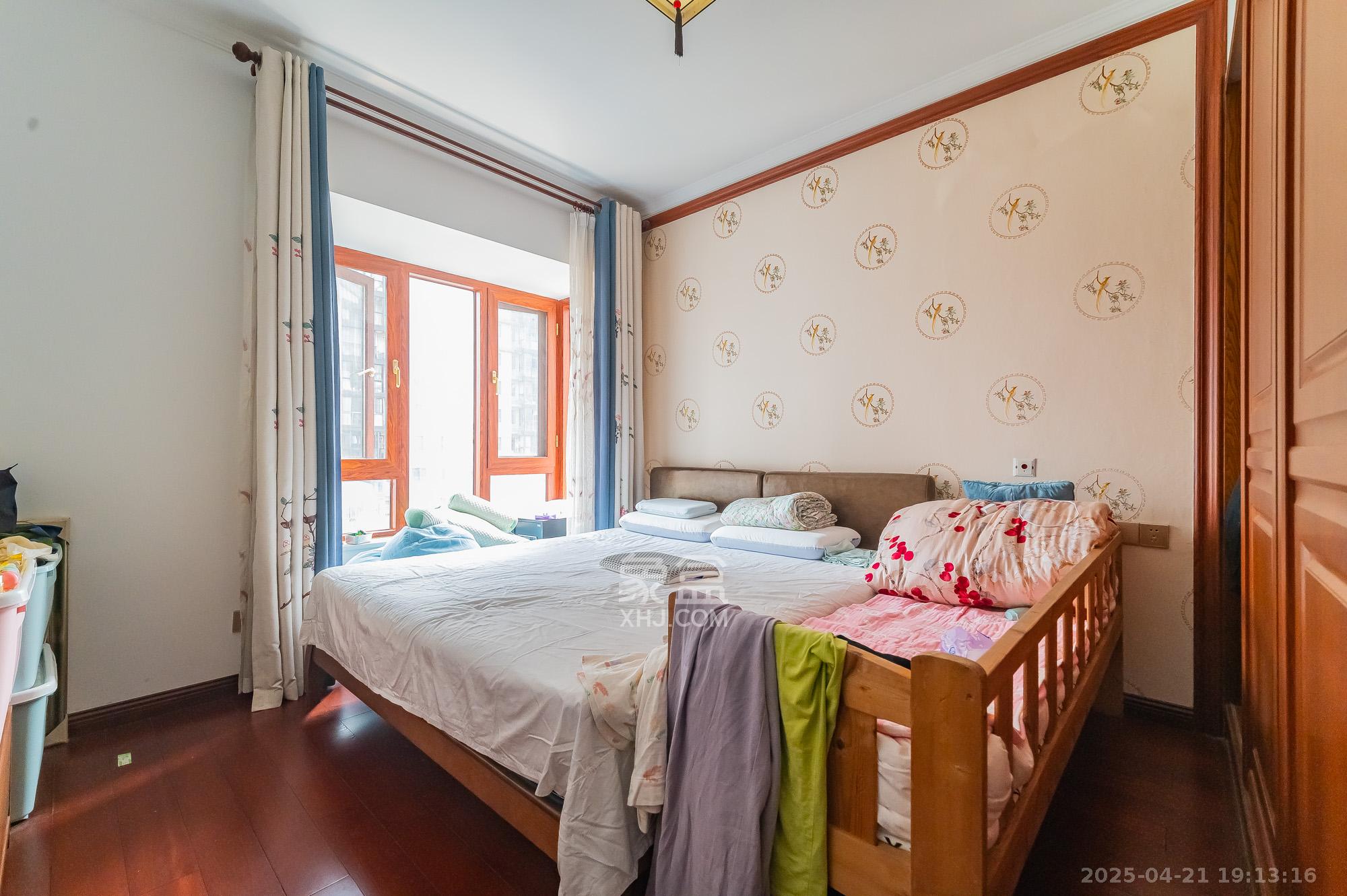 恒基凯旋门三期  3室2厅2卫    135.0万 恒基凯旋门三期  3室2厅2卫    135.0万卧室