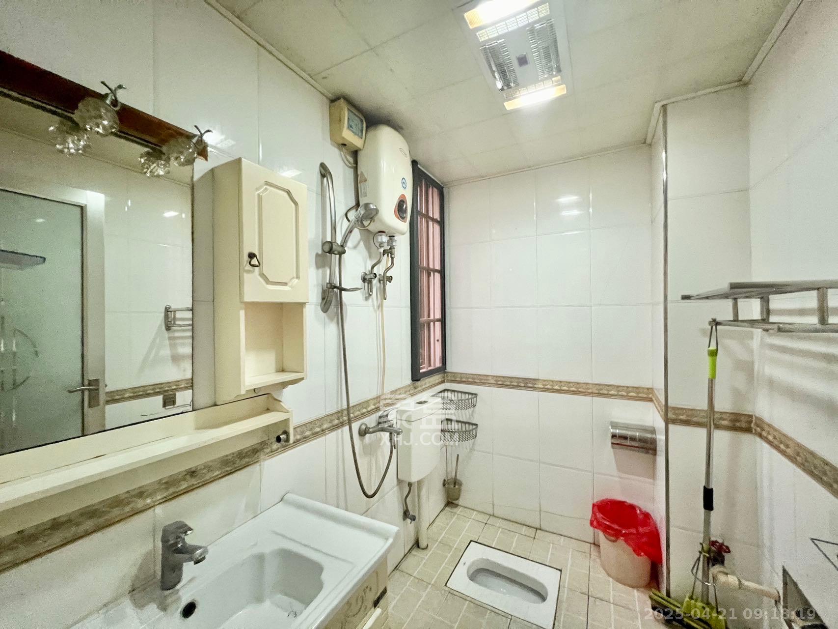 保利麓谷林语A区  4室2厅1卫    2500.0元/月 保利麓谷林语A区  4室2厅1卫    2500.0元/月室内图