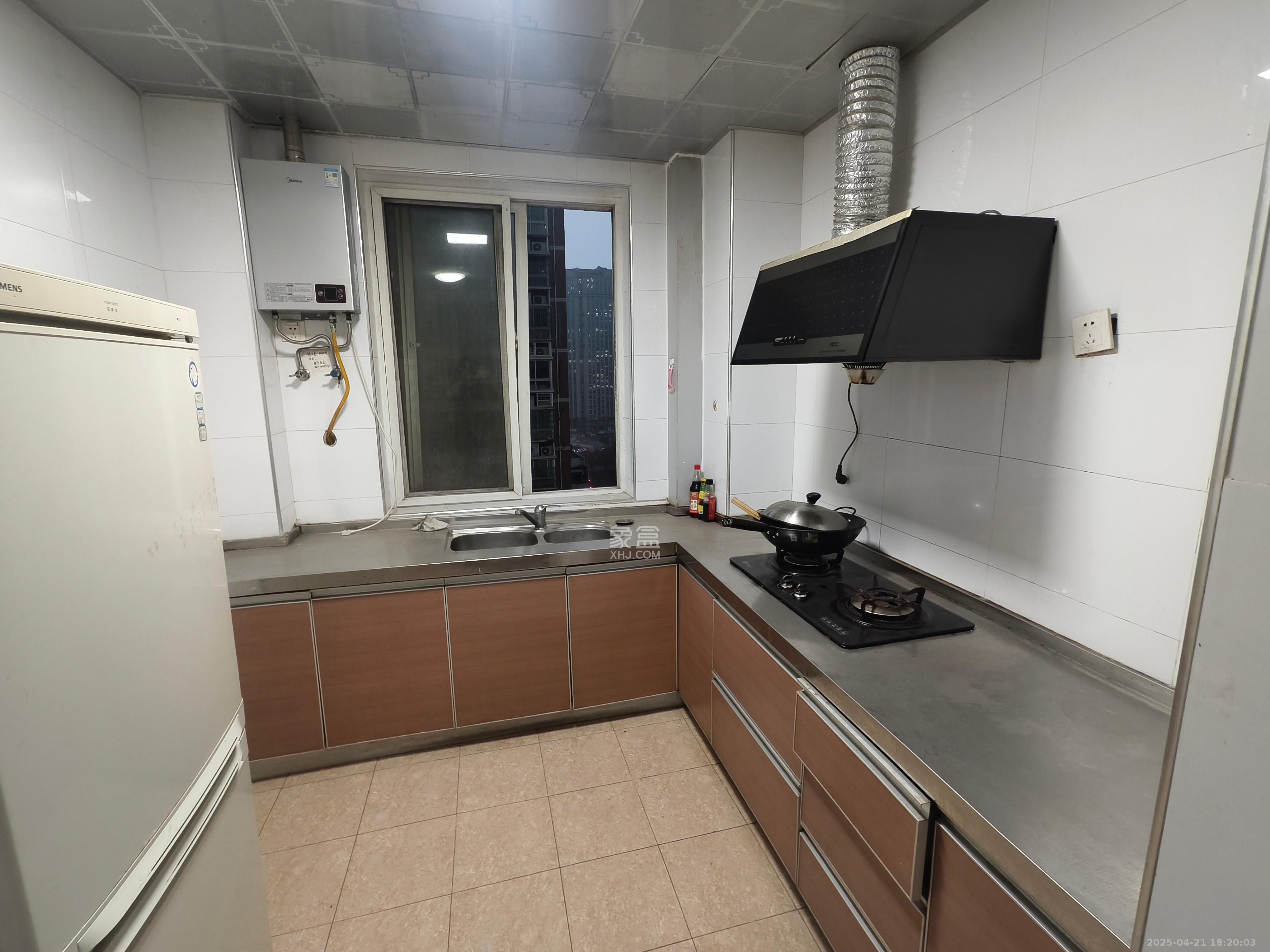 都江新城(都江新苑) 3室2厅2卫 2400.0元/月 都江新城(都江新苑) 3室2厅2卫 2400.0元/月室内图