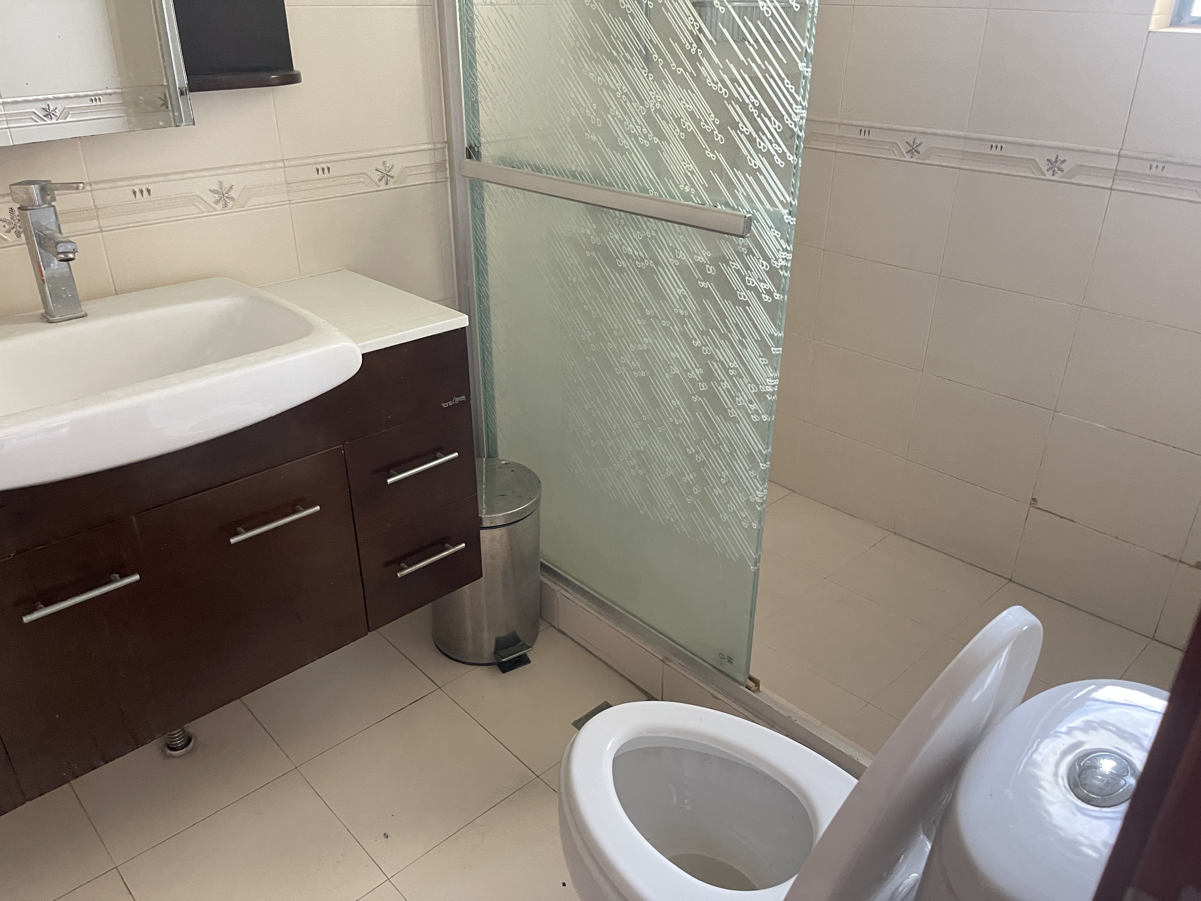 金碧雅苑 4室2厅2卫 210.0万 金碧雅苑 4室2厅2卫 210.0万客厅