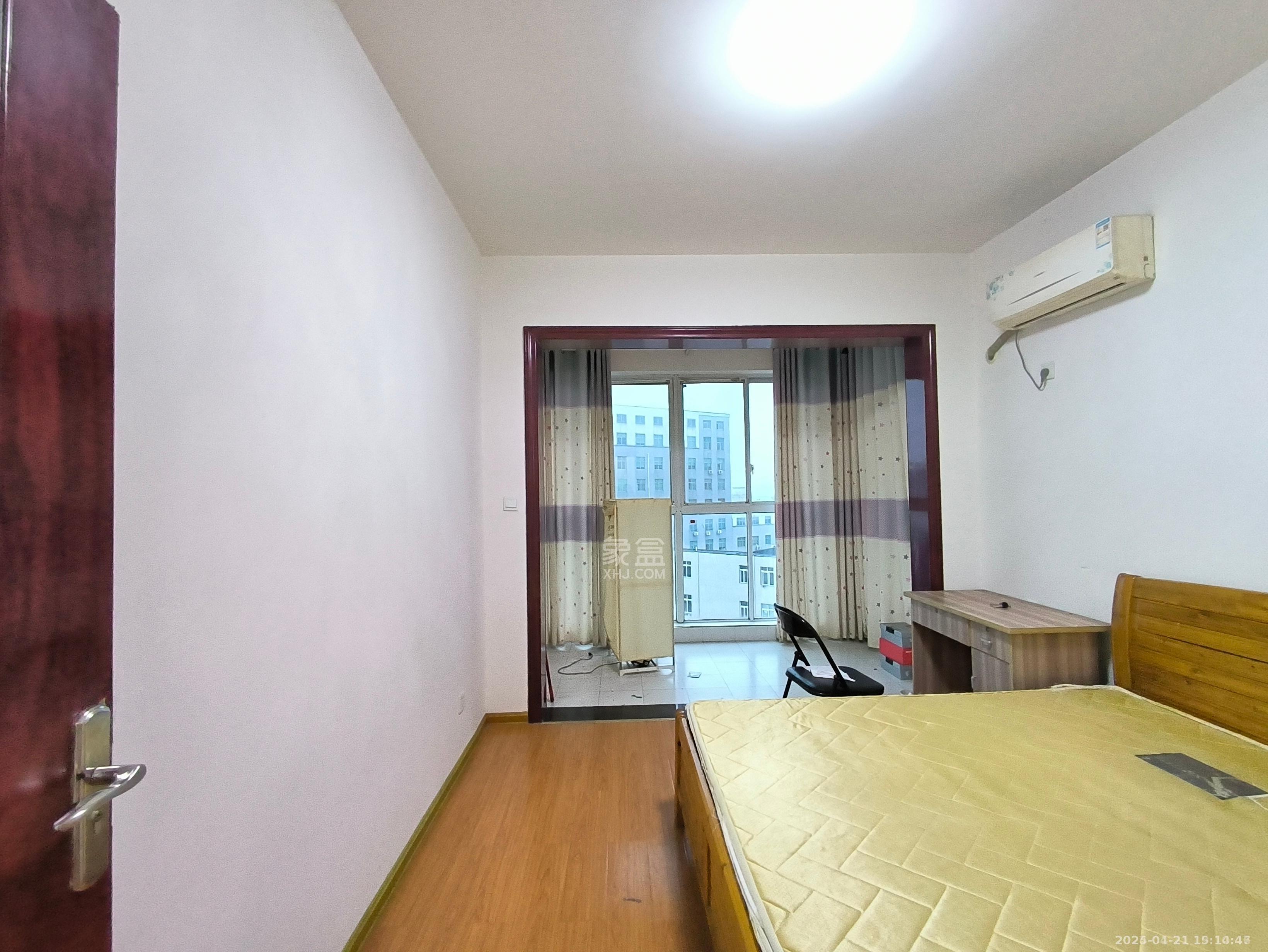 康馨佳园 4室2厅2卫 2000.0元/月 康馨佳园 4室2厅2卫 2000.0元/月室内图