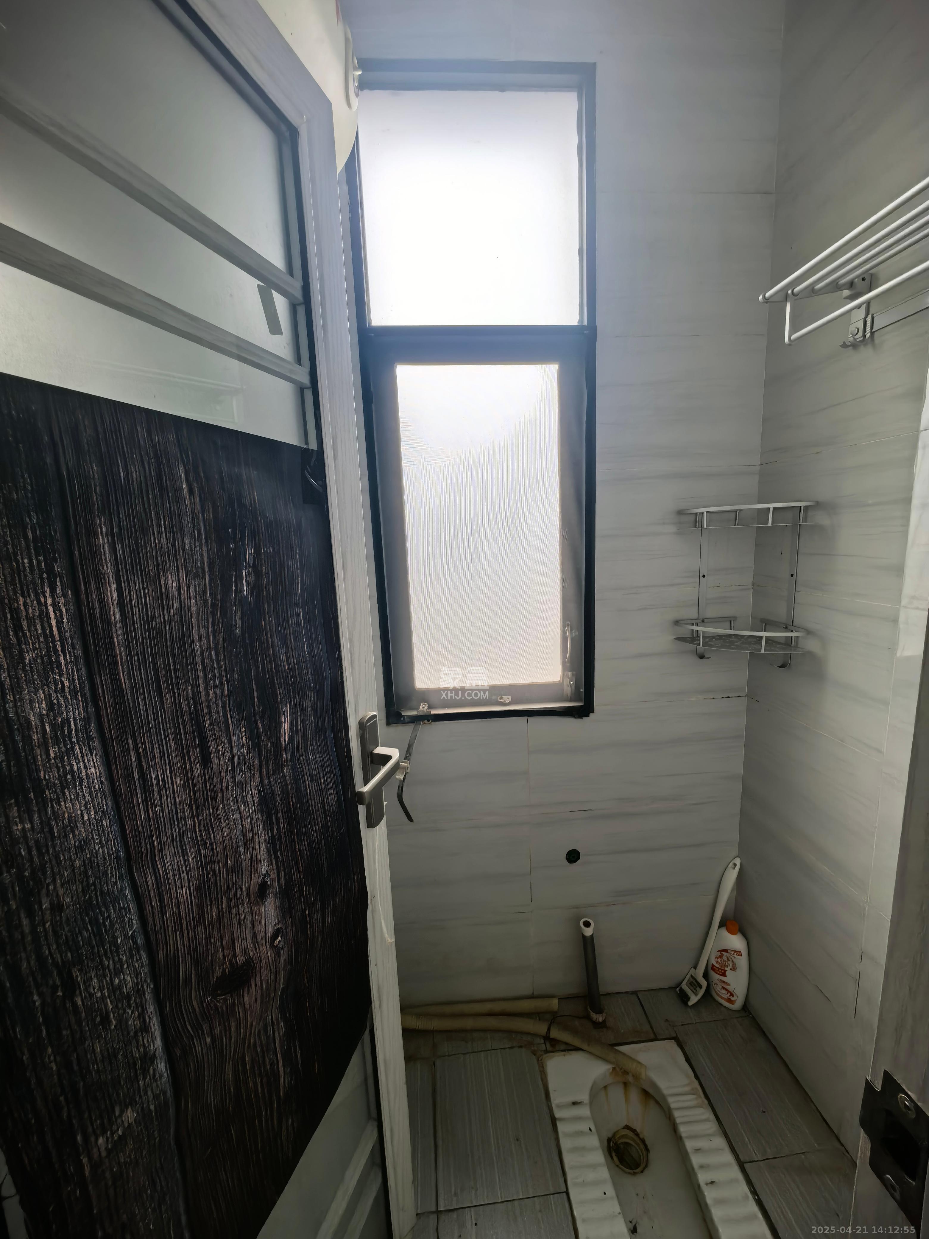 湖南中医学院梨子山宿舍/湖南省中医附一医院 3室1厅1卫 1700.0元/月 湖南中医学院梨子山宿舍/湖南省中医附一医院 3室1厅1卫 1700.0元/月室内图