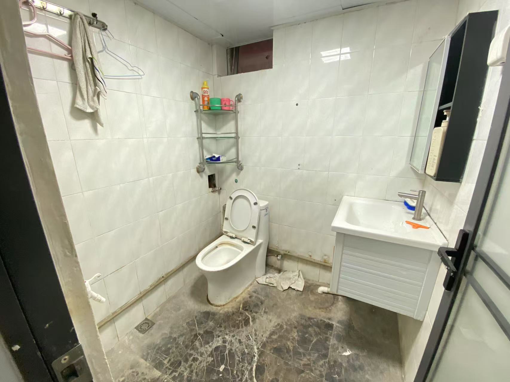 侨诚花园 4室2厅1卫 2500.0元/月 侨诚花园 4室2厅1卫 2500.0元/月室内图