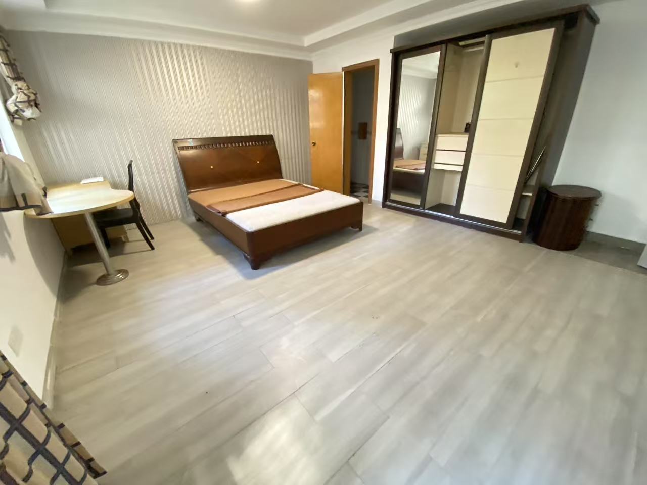 侨诚花园 4室2厅1卫 2500.0元/月 侨诚花园 4室2厅1卫 2500.0元/月室内图