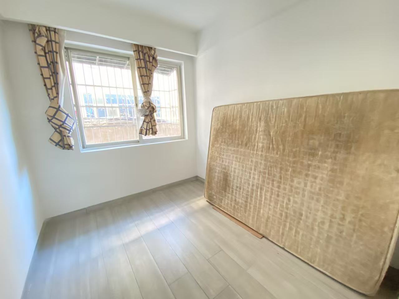 侨诚花园 4室2厅1卫 2500.0元/月 侨诚花园 4室2厅1卫 2500.0元/月室内图